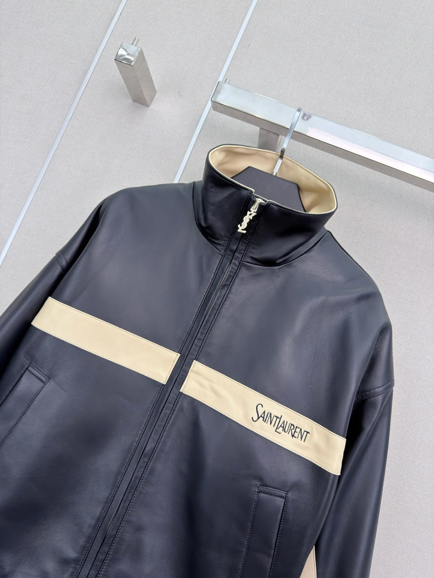 Кожаные Куртки И Дублёнки Женские Saint Laurent 17811614