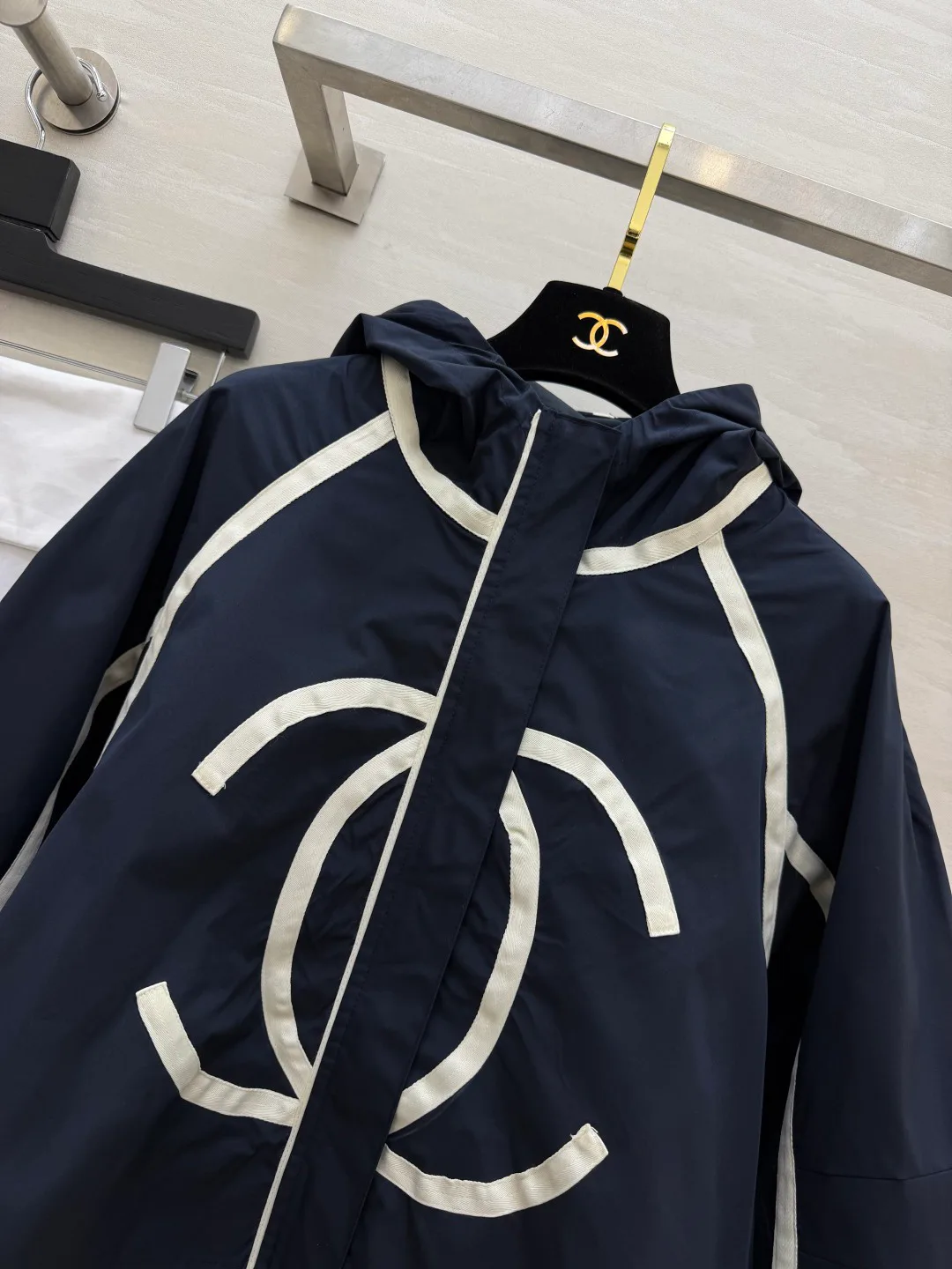 Куртки И Пуховики Женские Chanel 18276691