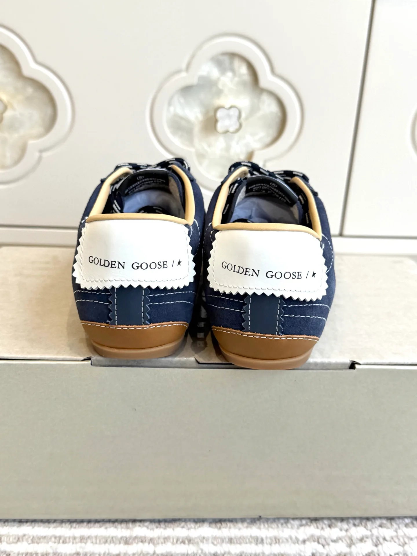 Кроссовки Женские Golden Goose 18360510