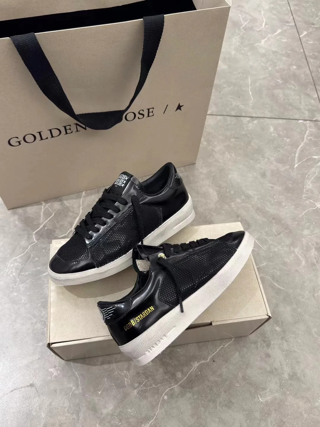 Кроссовки Женские Golden Goose 18265589
