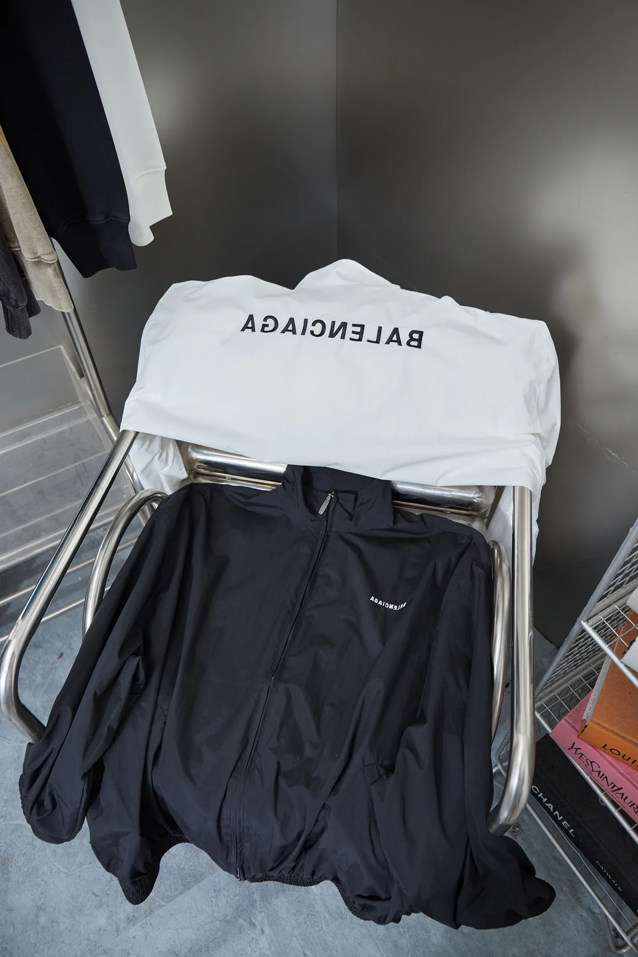 Куртки И Пуховики Мужские Balenciaga 23401