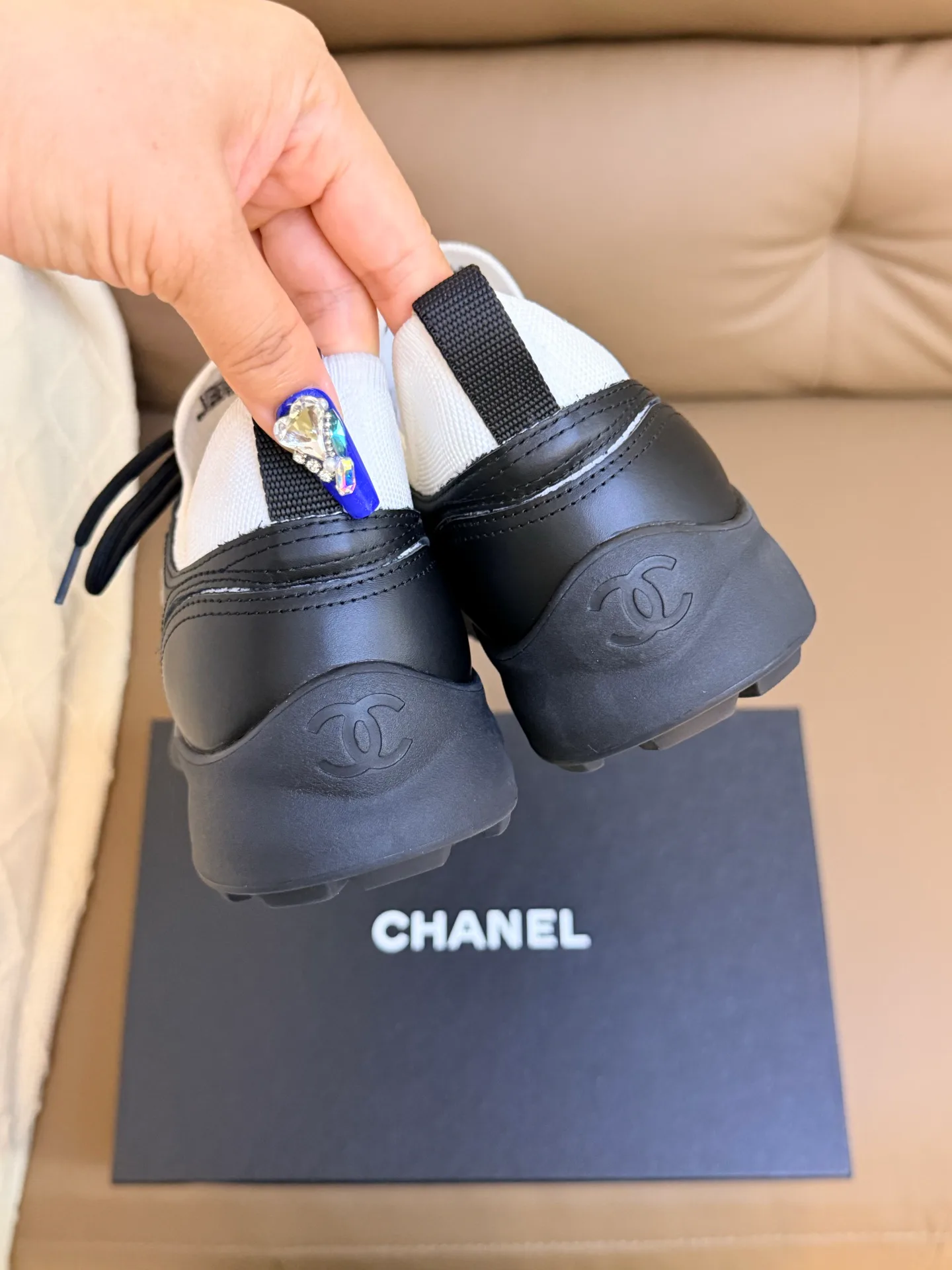 Кроссовки Женские Chanel 17510614