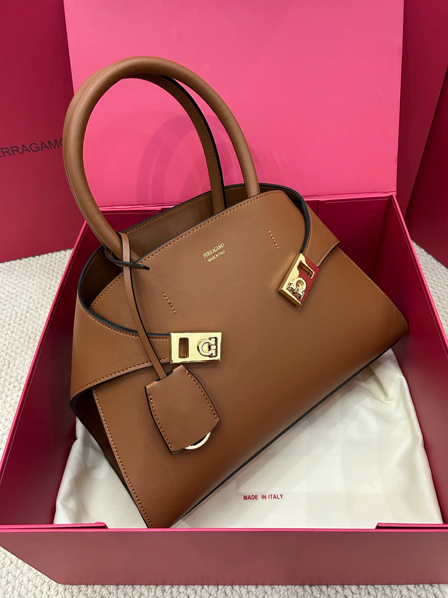 Классические Сумки Женские Salvatore Ferragamo 1401947