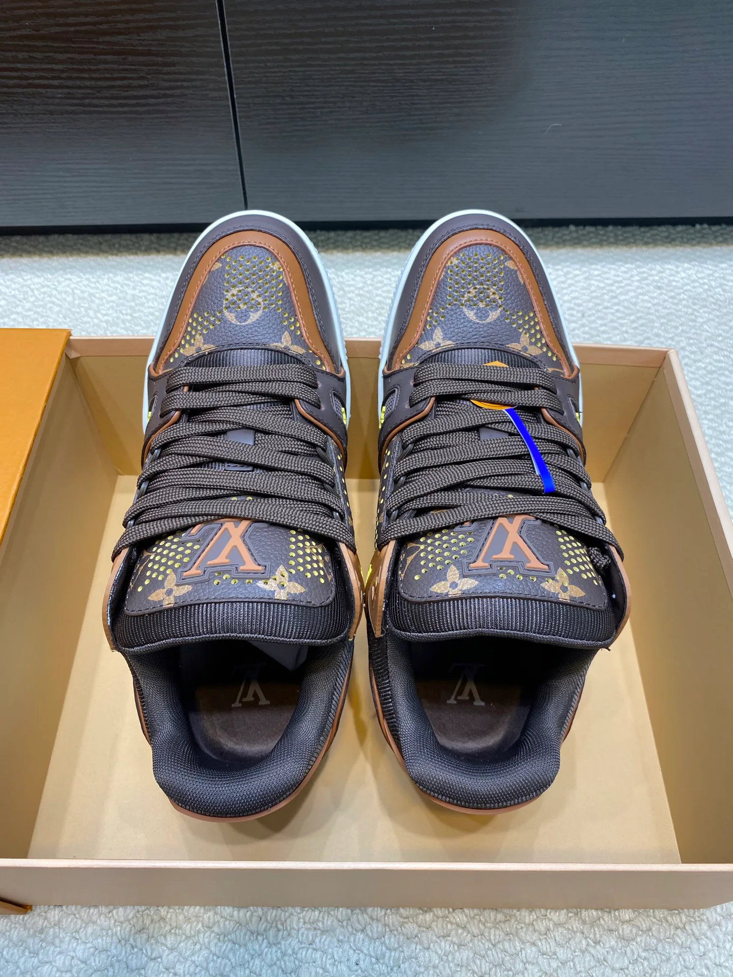 Кроссовки Женские Louis Vuitton 17969022