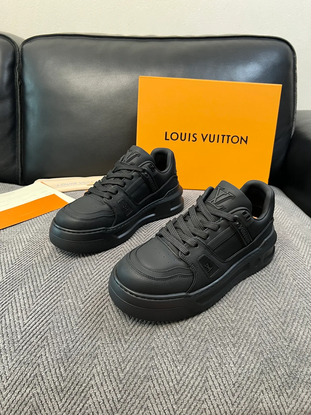 Кроссовки Мужские Louis Vuitton 18824478