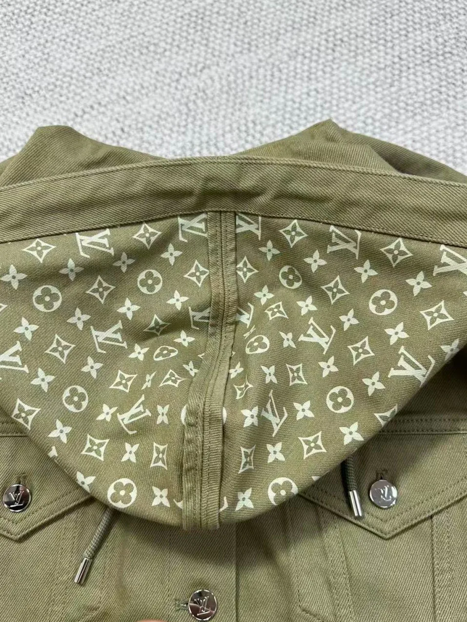 Куртки И Пуховики Женские Louis Vuitton 18189413