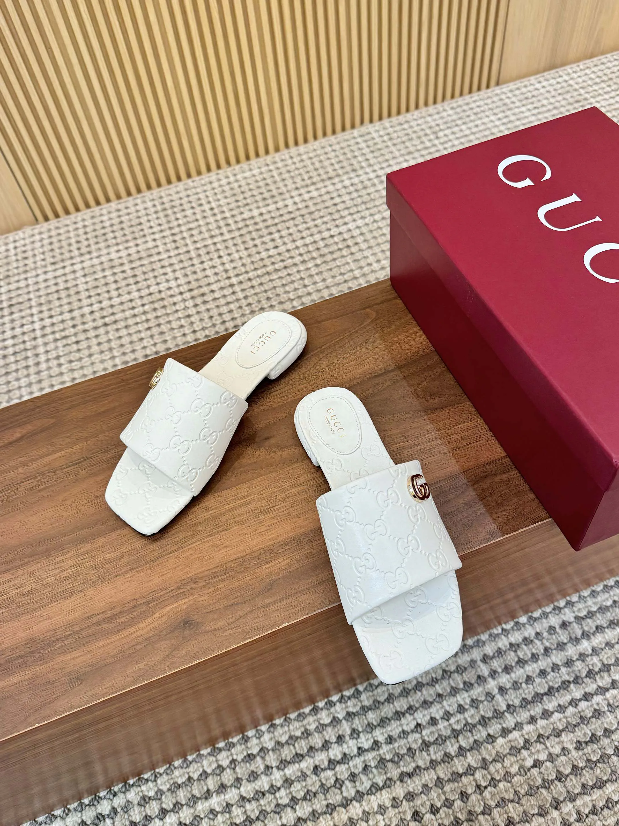 Шлепанцы Женские Gucci 11890945