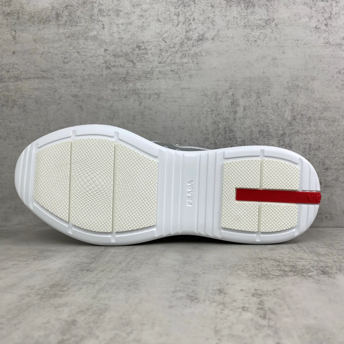 Кроссовки Женские Prada 17918704