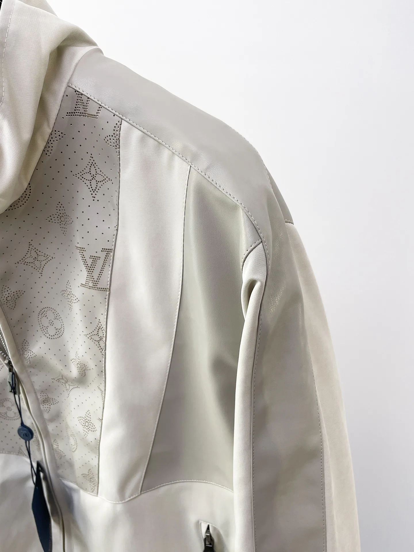 Куртки И Пуховики Женские Louis Vuitton 18614691