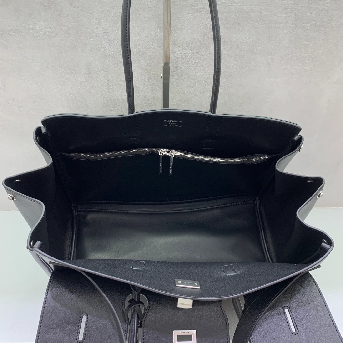 Классические Сумки Женские Balenciaga 18205724