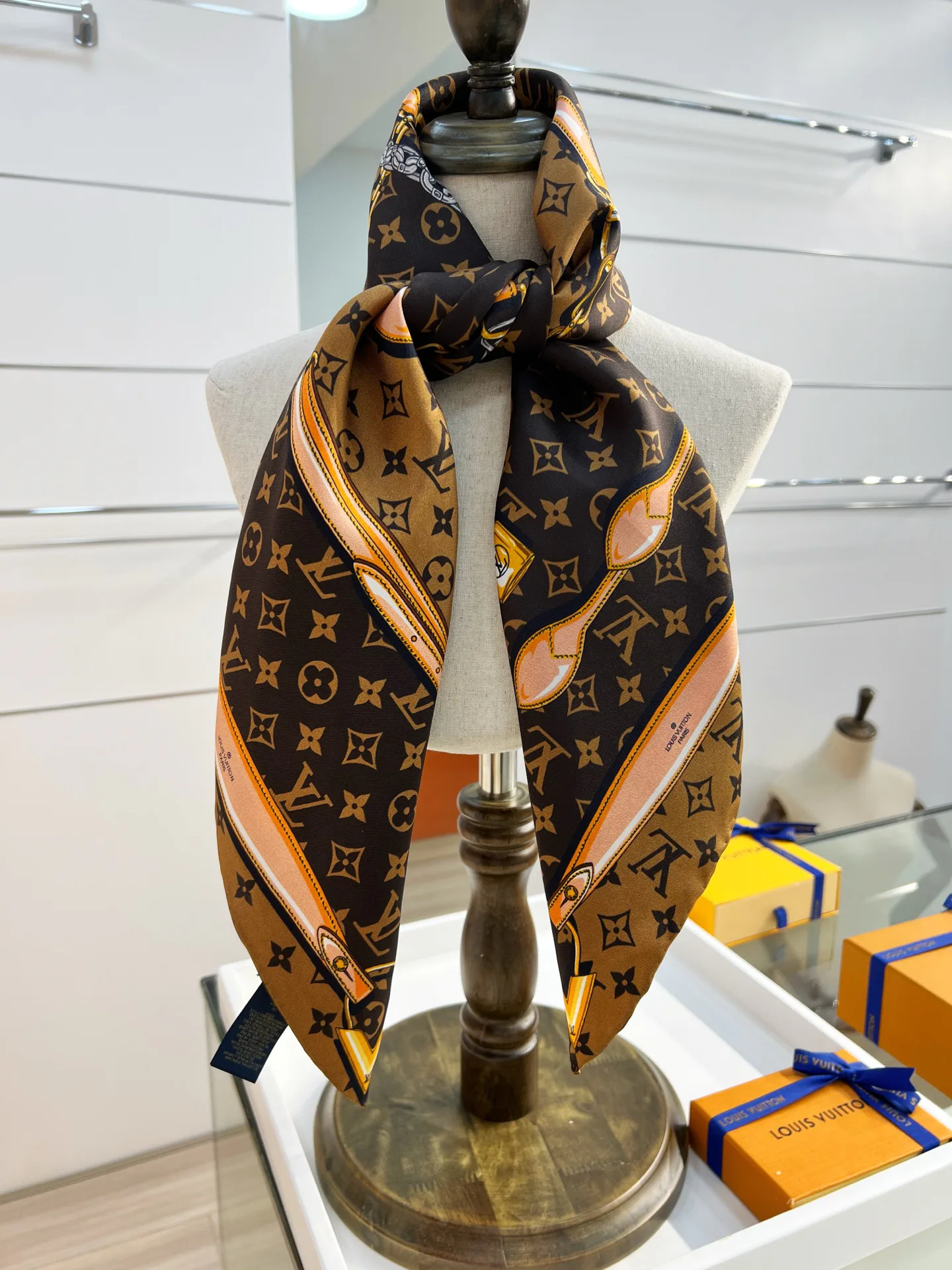 Платки Louis Vuitton 11503430