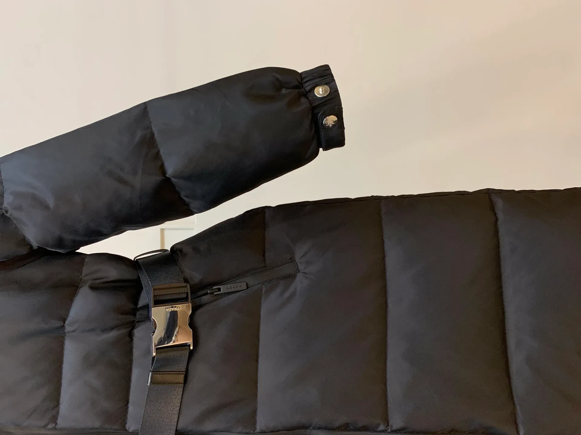 Пуховики Женские Prada 497085