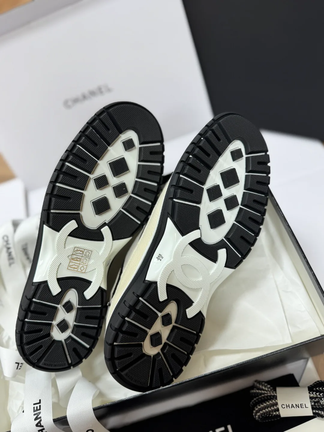 Кроссовки Женские Chanel 63326