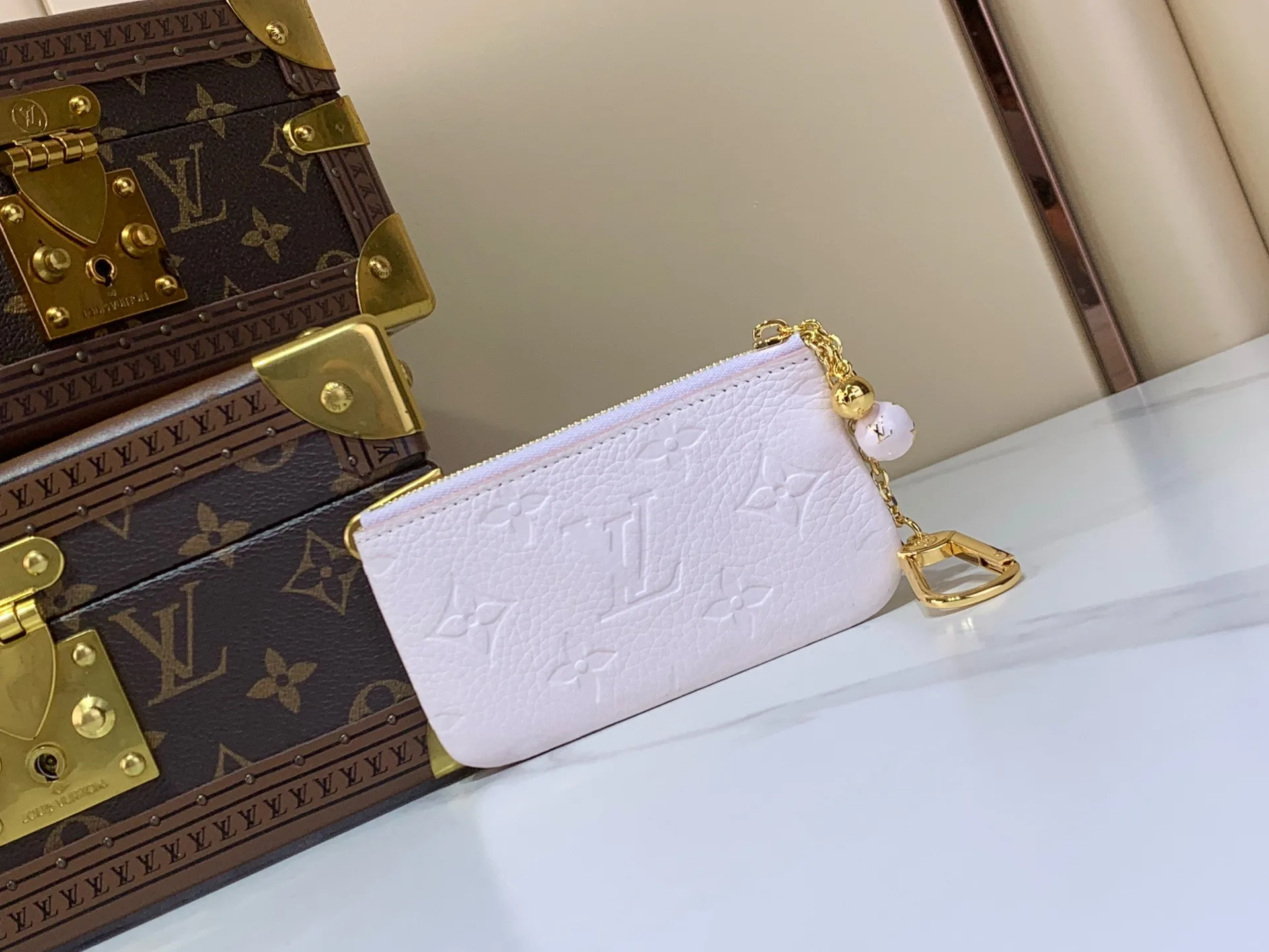 Клатчи Женские Louis Vuitton 17499377