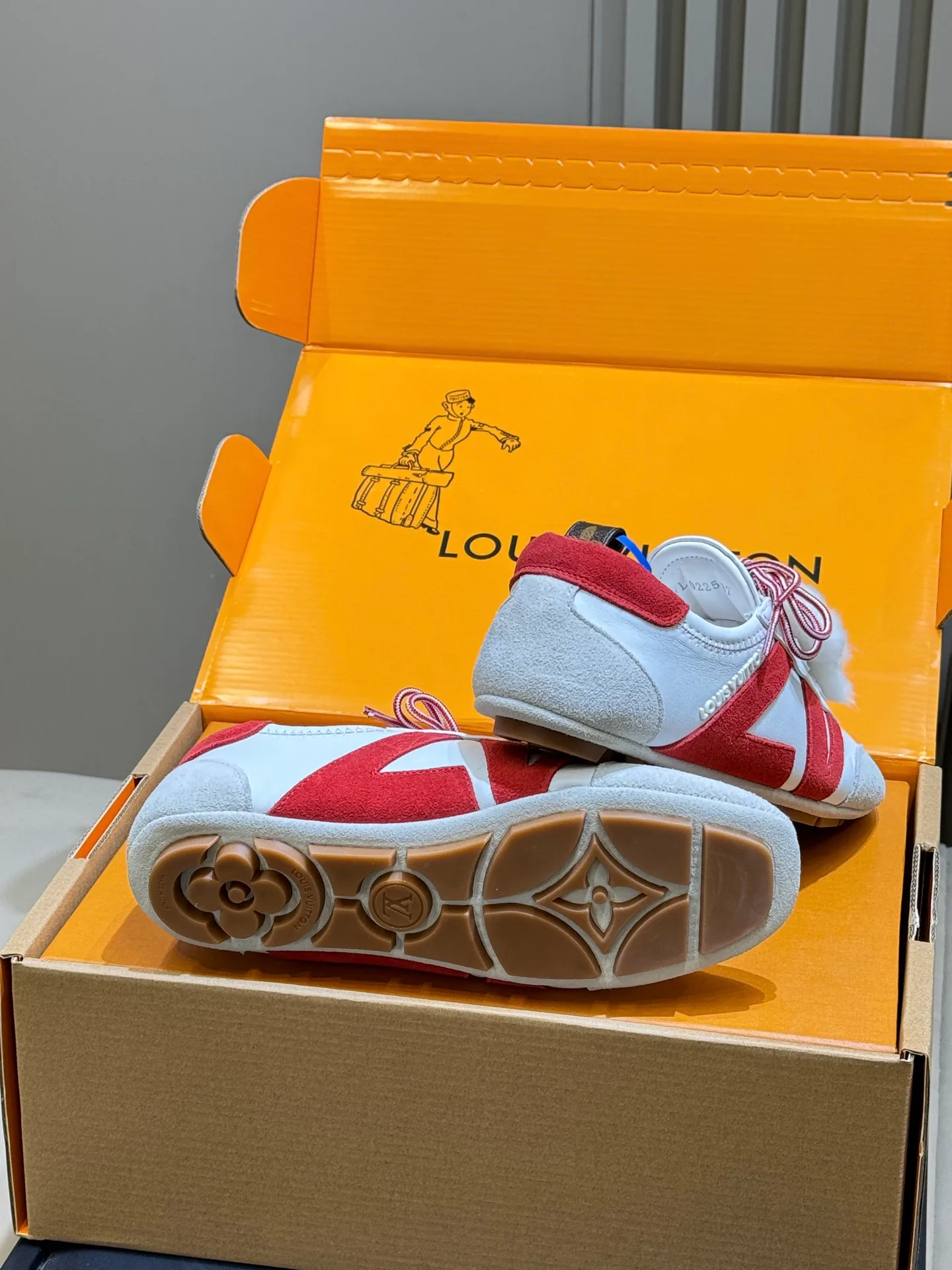 Кроссовки Женские Louis Vuitton 2768329