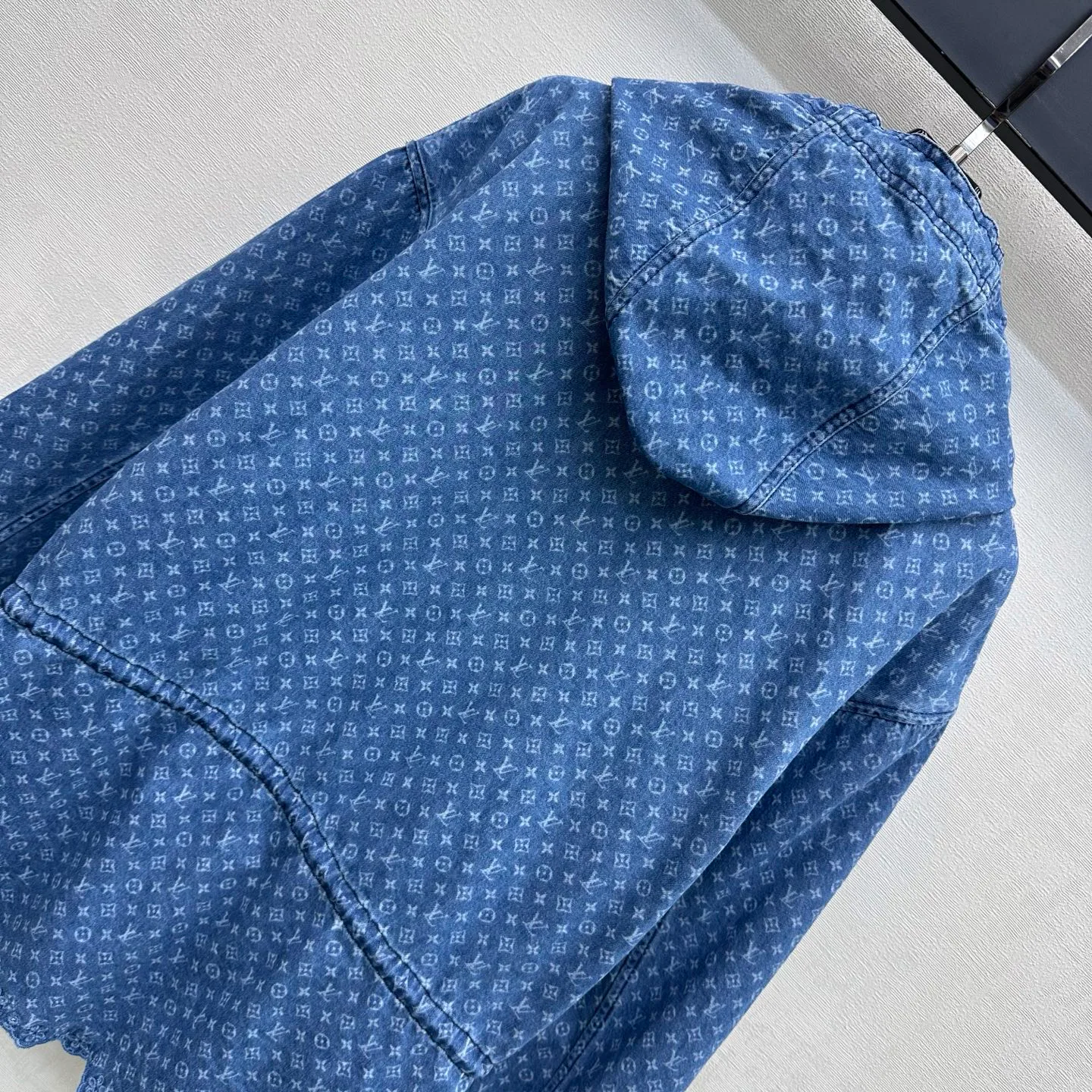 Куртки И Пуховики Женские Louis Vuitton 17392650