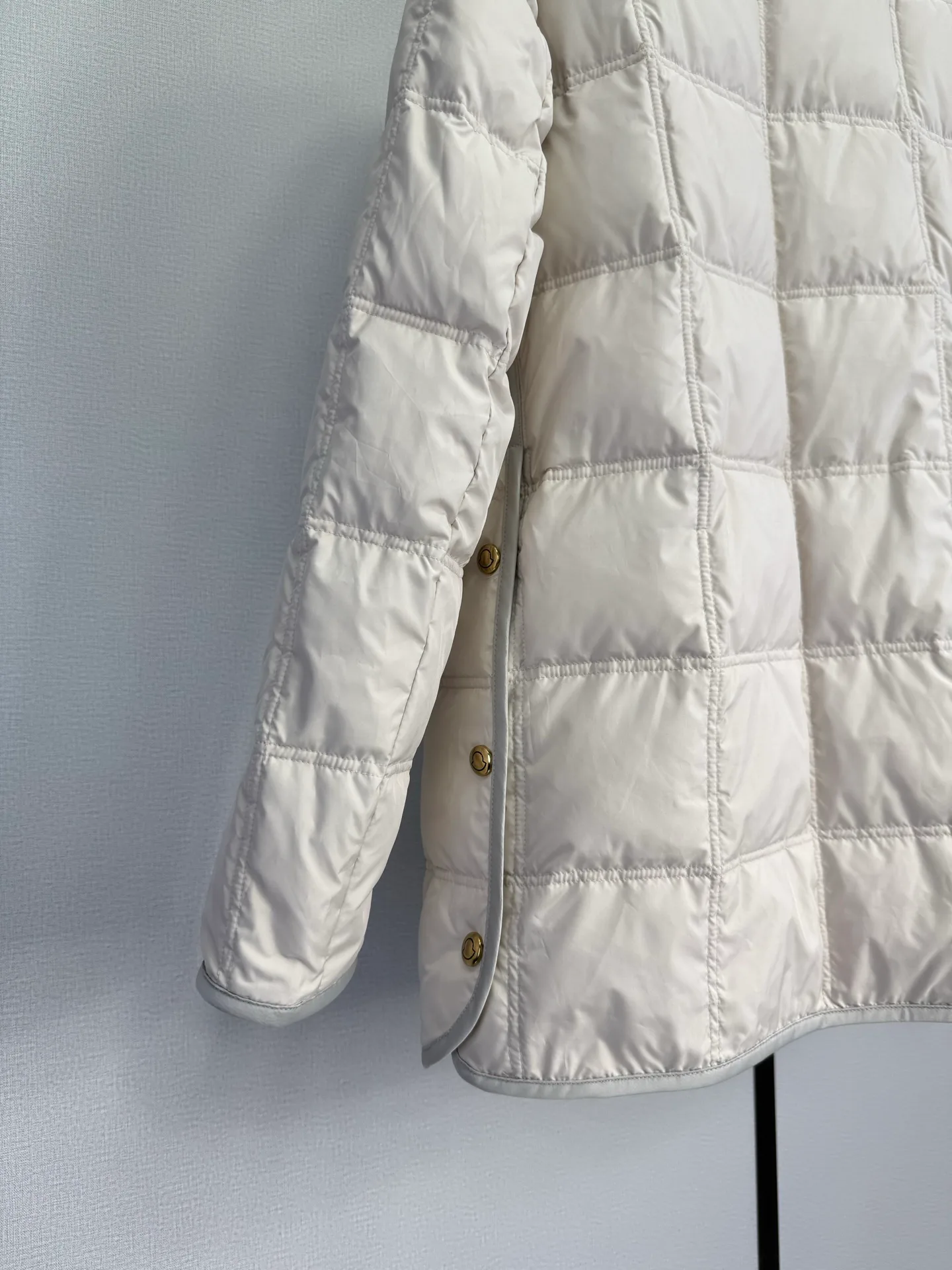 Куртки И Пуховики Женские Moncler 18022130