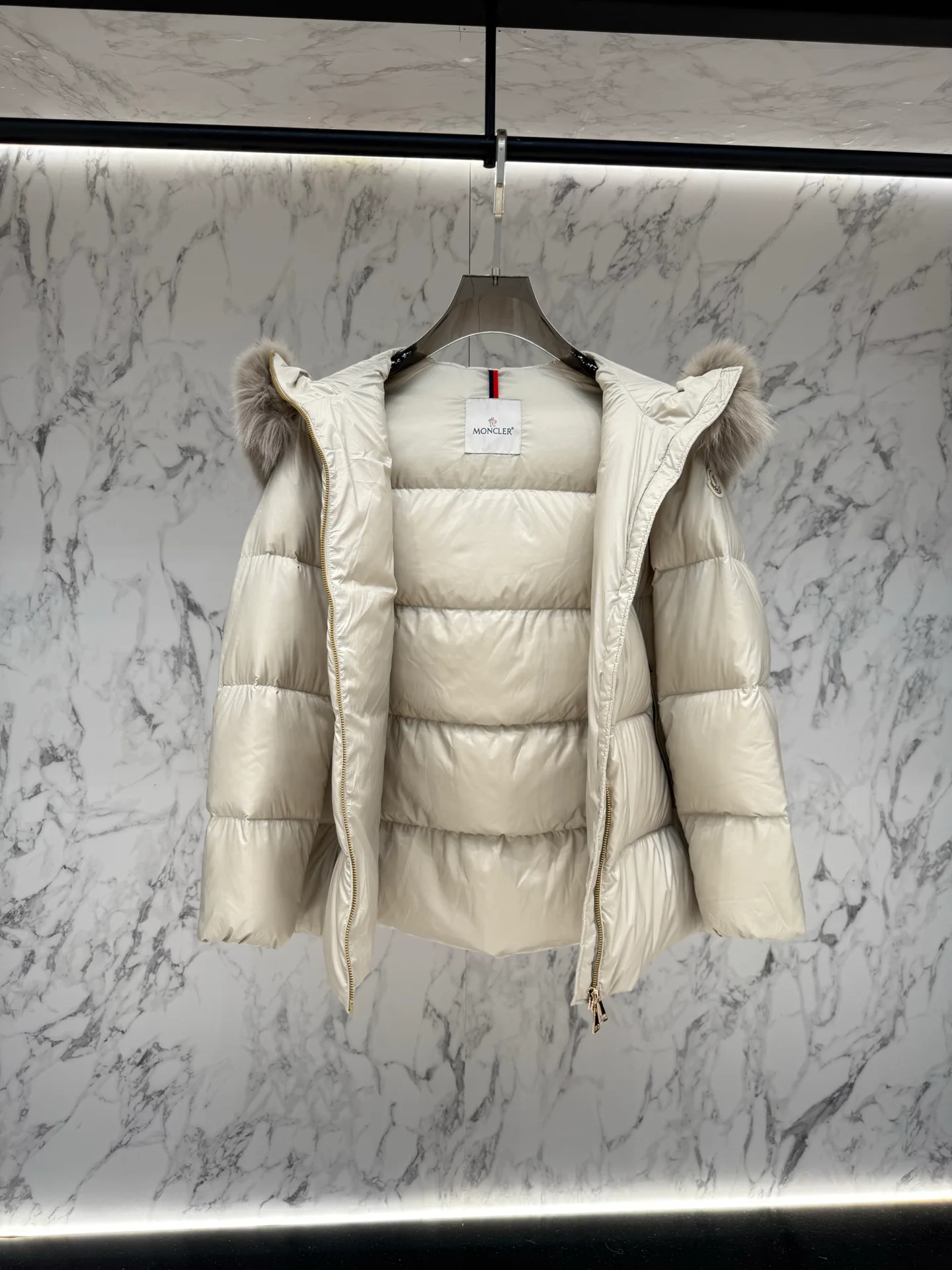 Куртки И Пуховики Женские Moncler 19426819