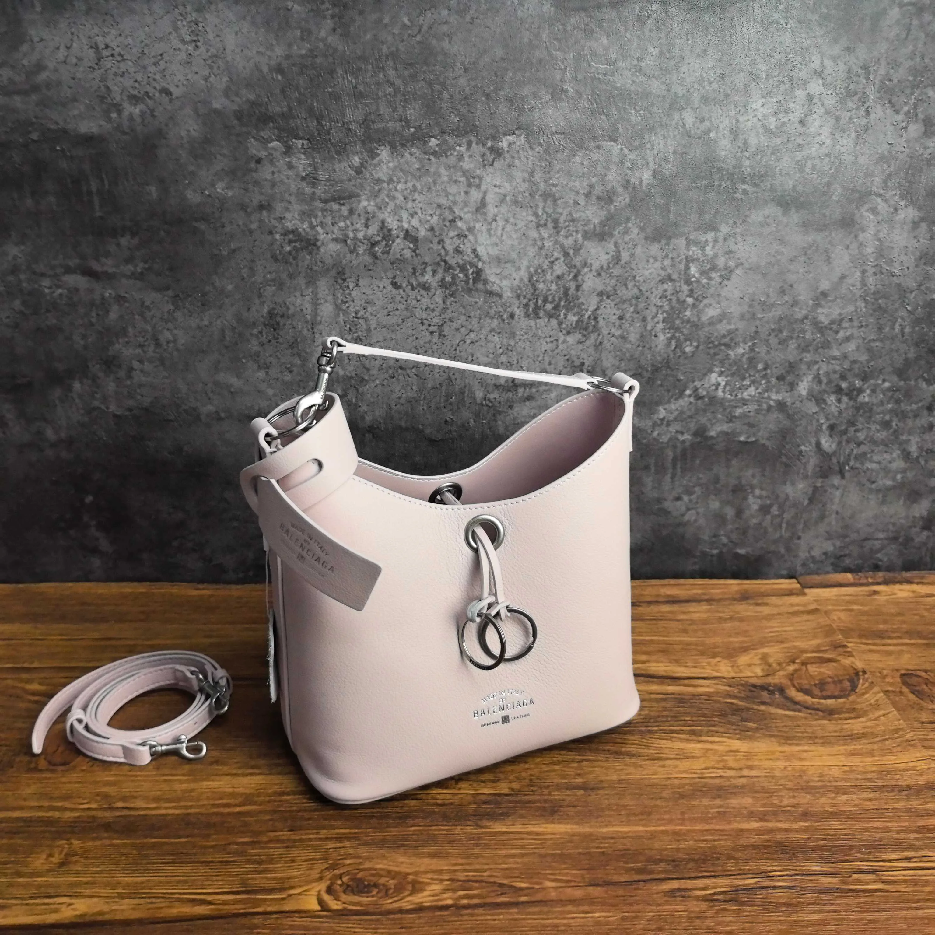 Сумки На Ремне Женские Balenciaga 12669071