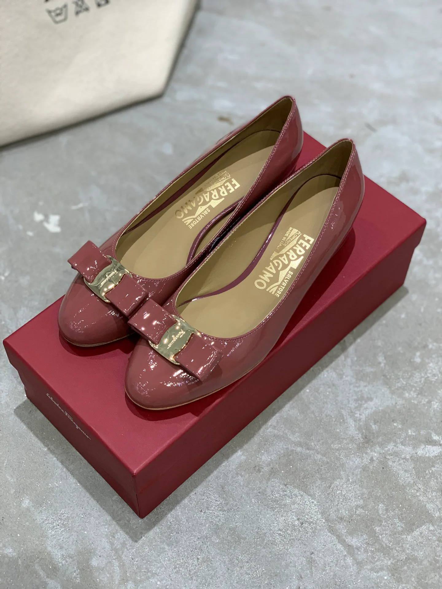 Балетки Женские Salvatore Ferragamo 18340685
