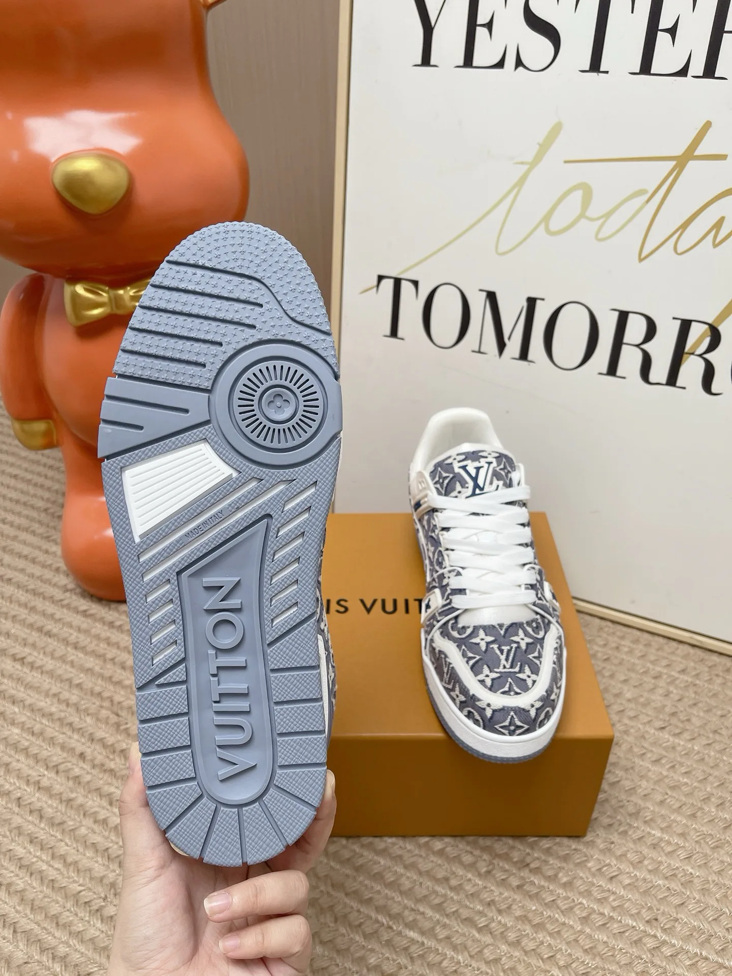 Кроссовки Женские Louis Vuitton 18810903