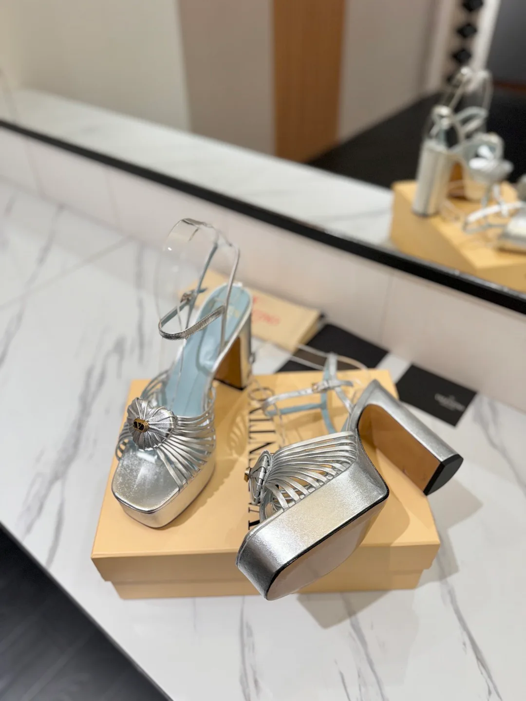 Босоножки Женские Valentino 10026785