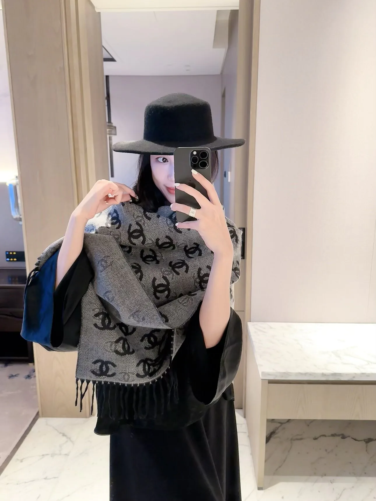 Шарфы Chanel 18322542