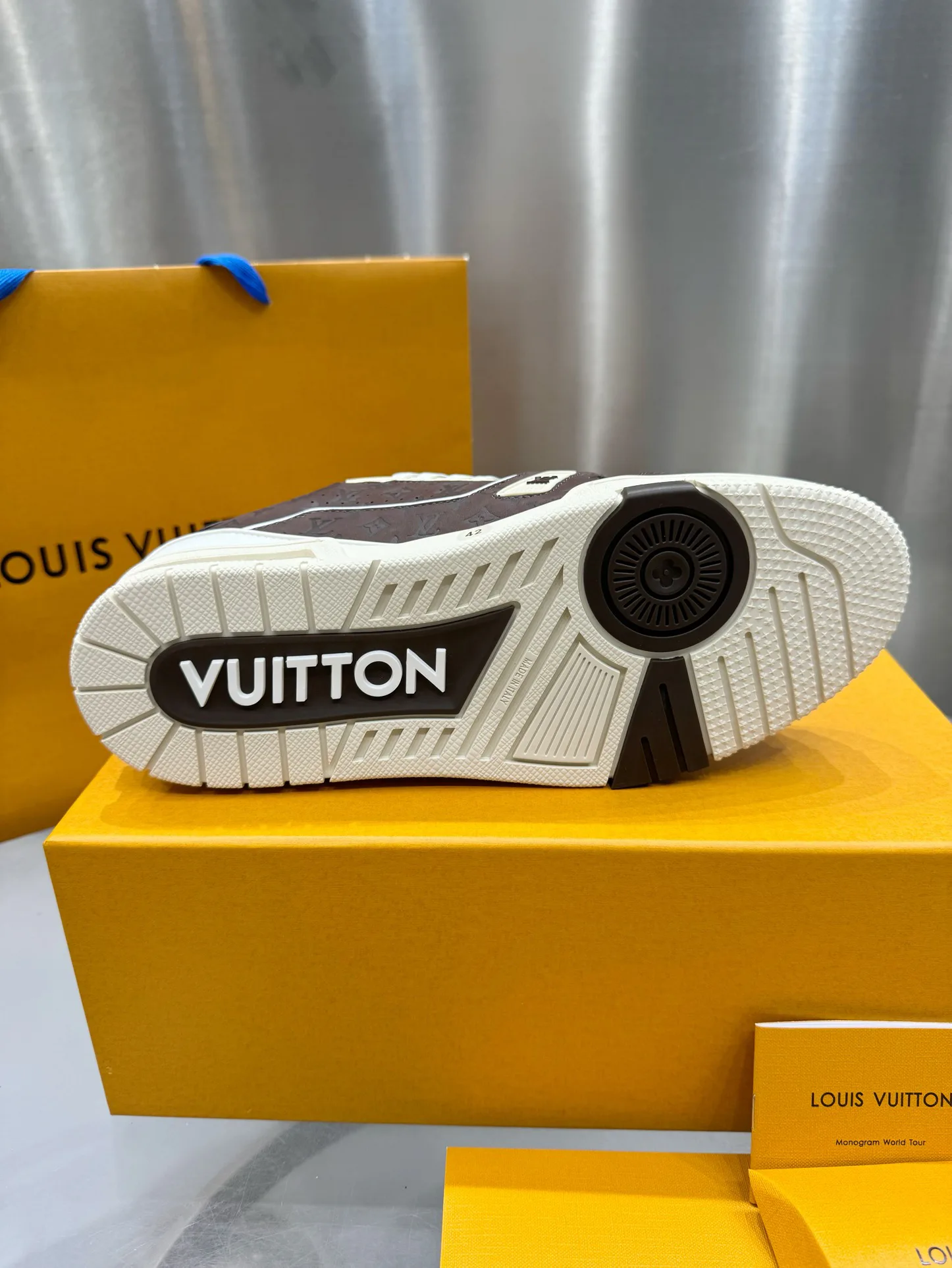 Кроссовки Женские Louis Vuitton 19073371