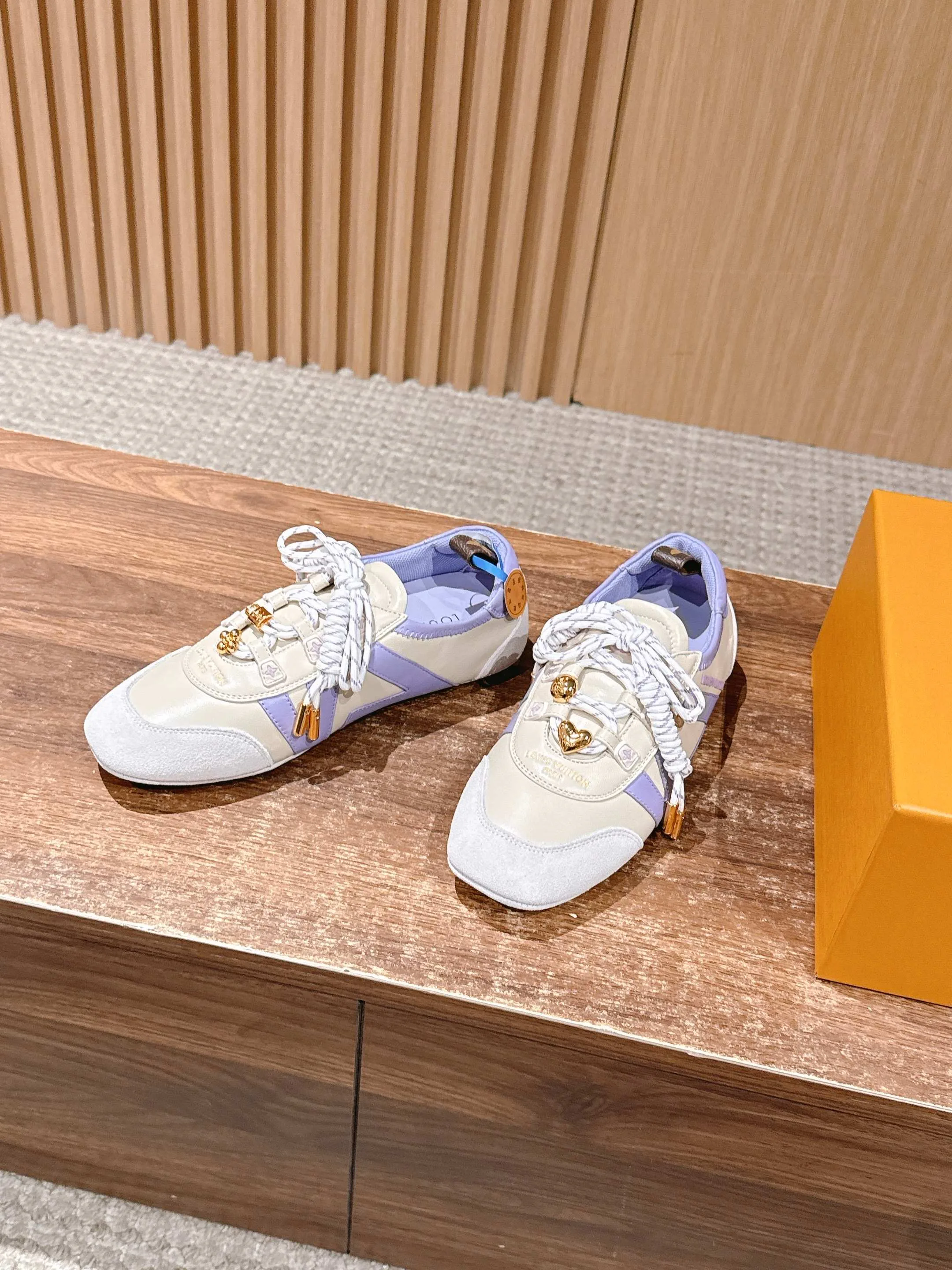 Кроссовки Женские Louis Vuitton 1483912