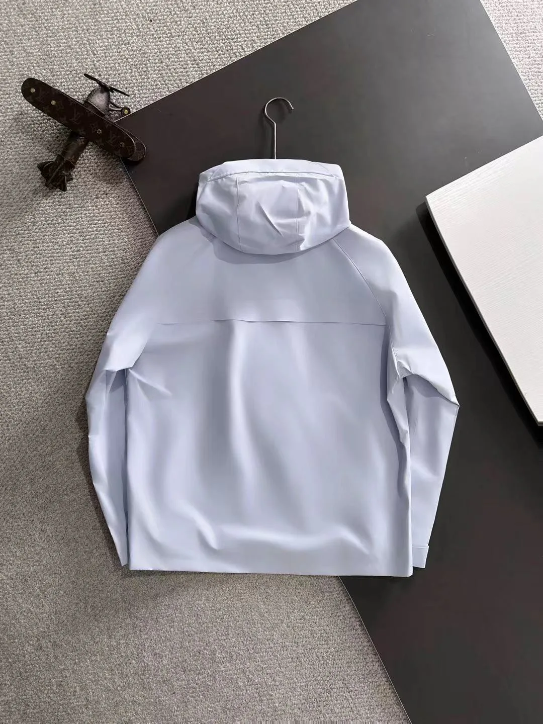 Куртки И Пуховики Женские Louis Vuitton 5091766