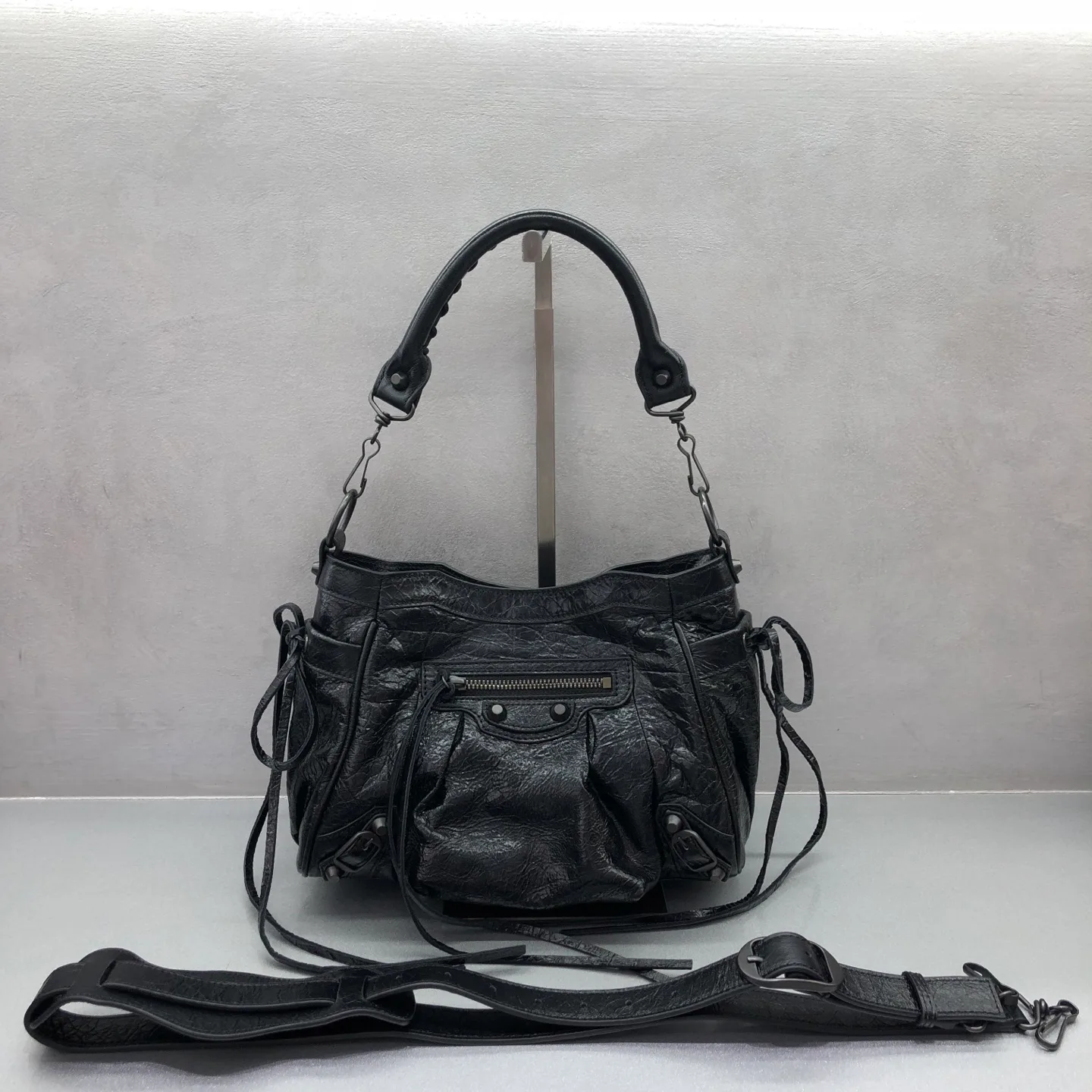 Классические Сумки Женские Balenciaga 18136303