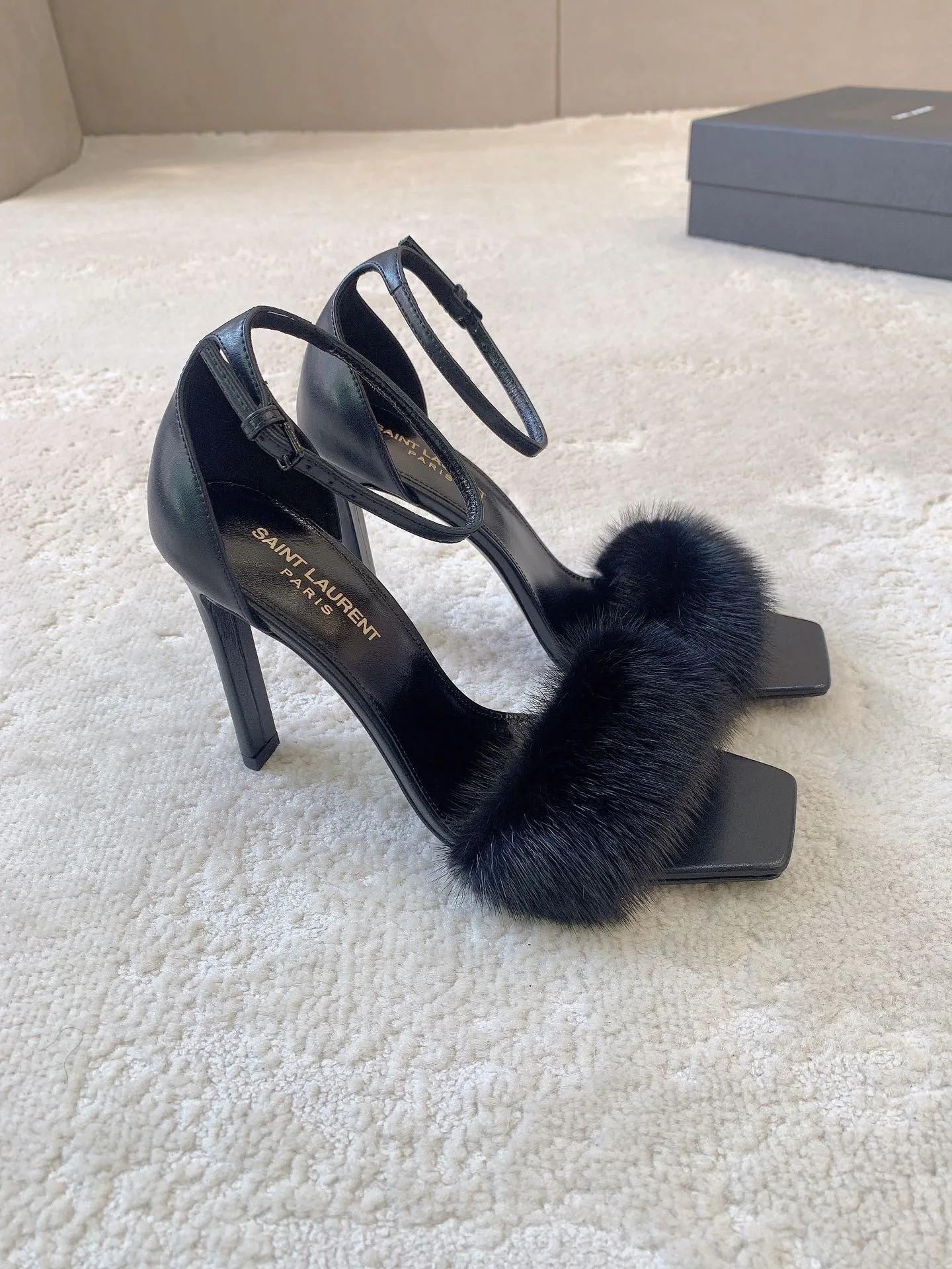 Босоножки Женские Saint Laurent 4560958