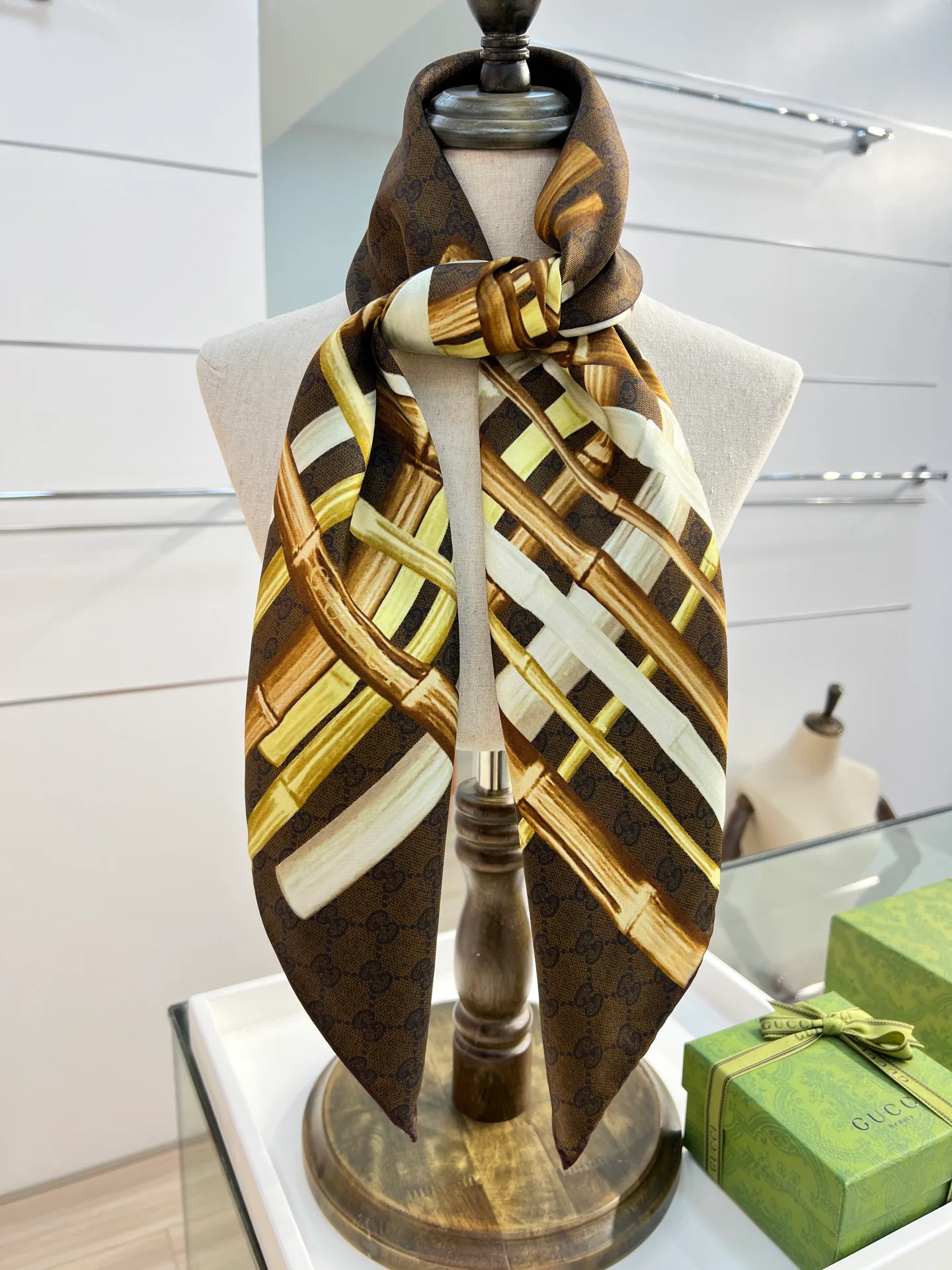 Платки Gucci 807695