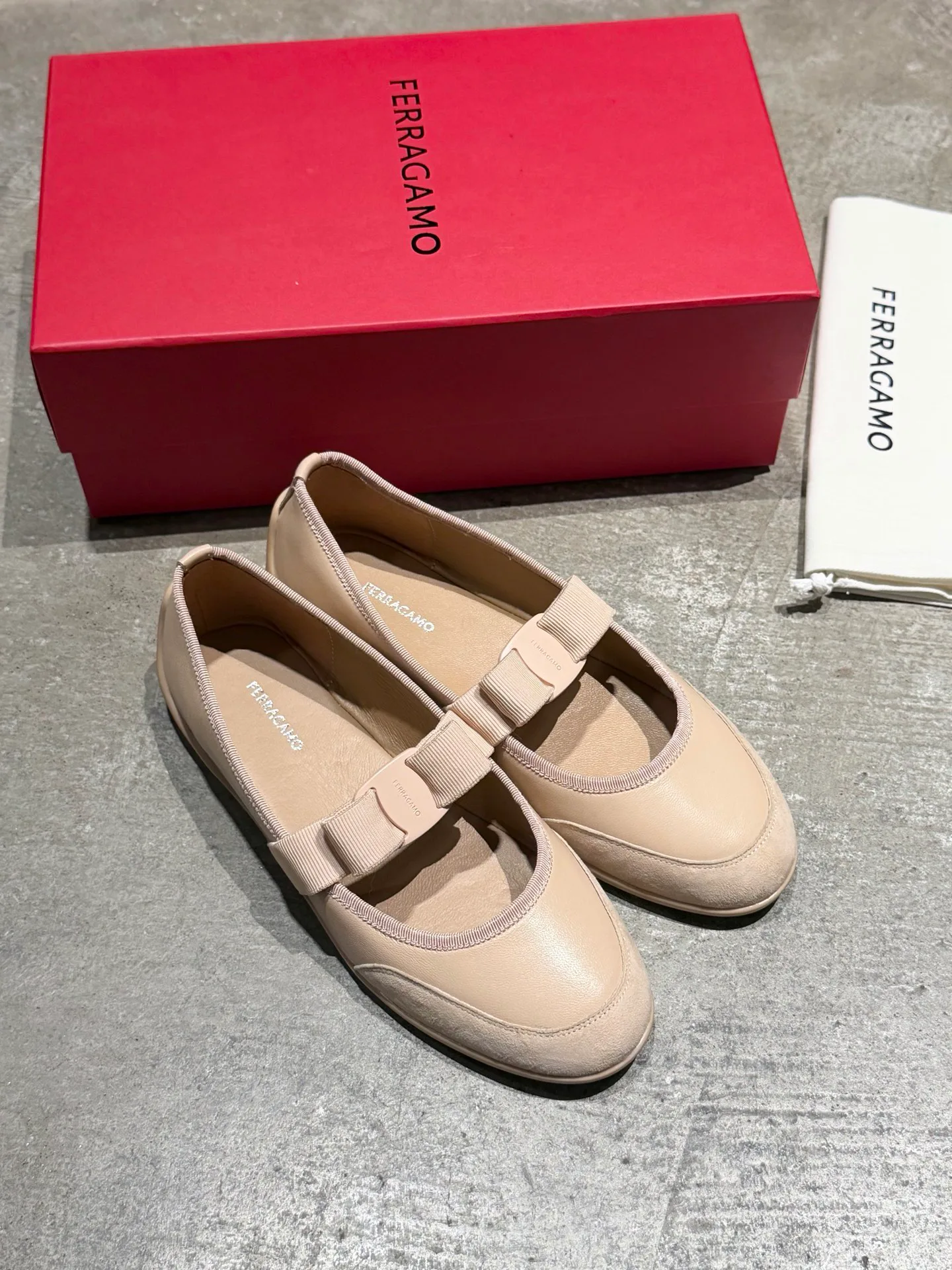 Балетки Женские Salvatore Ferragamo 18357228