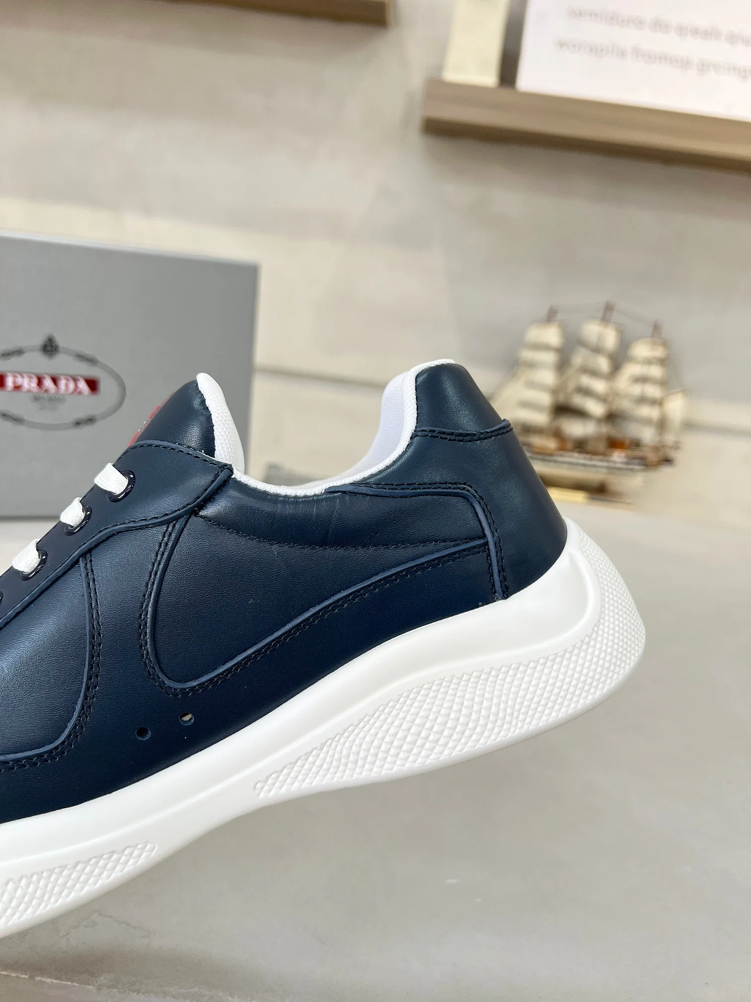 Кроссовки Женские Prada 15120