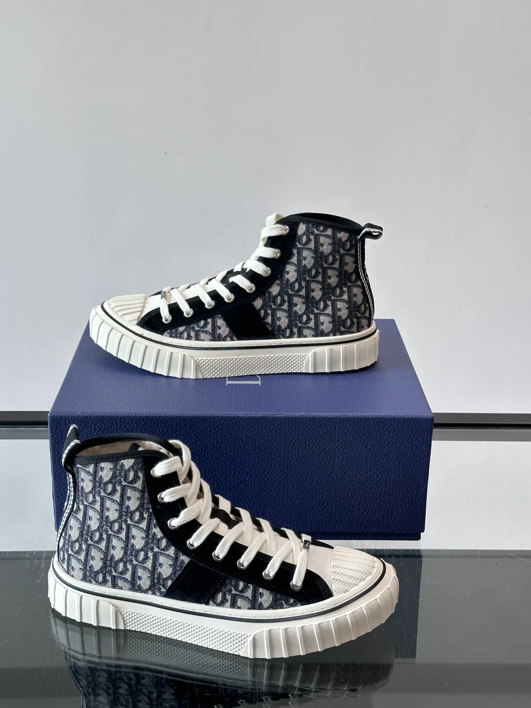 Кроссовки Женские Christian Dior 18102157