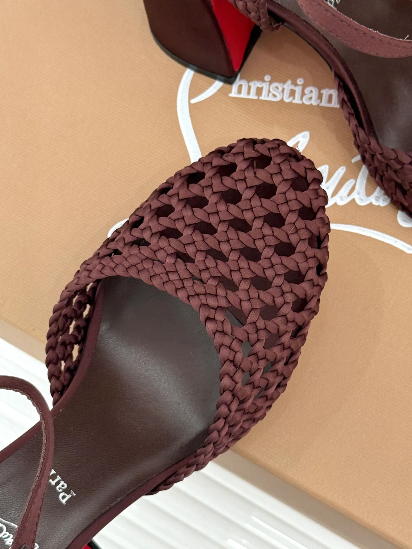Босоножки Женские Christian Louboutin 19367920