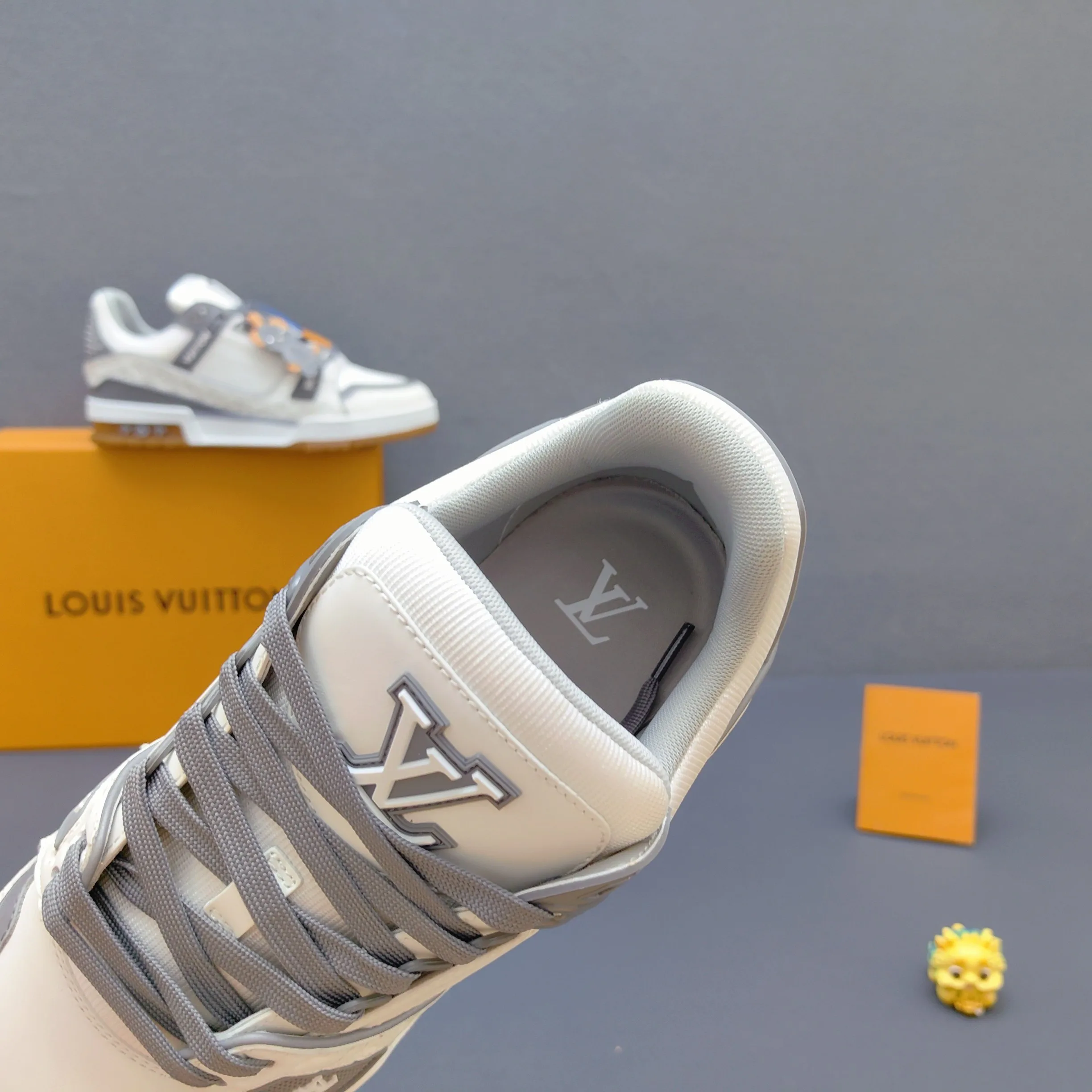 Кроссовки Женские Louis Vuitton 17725112