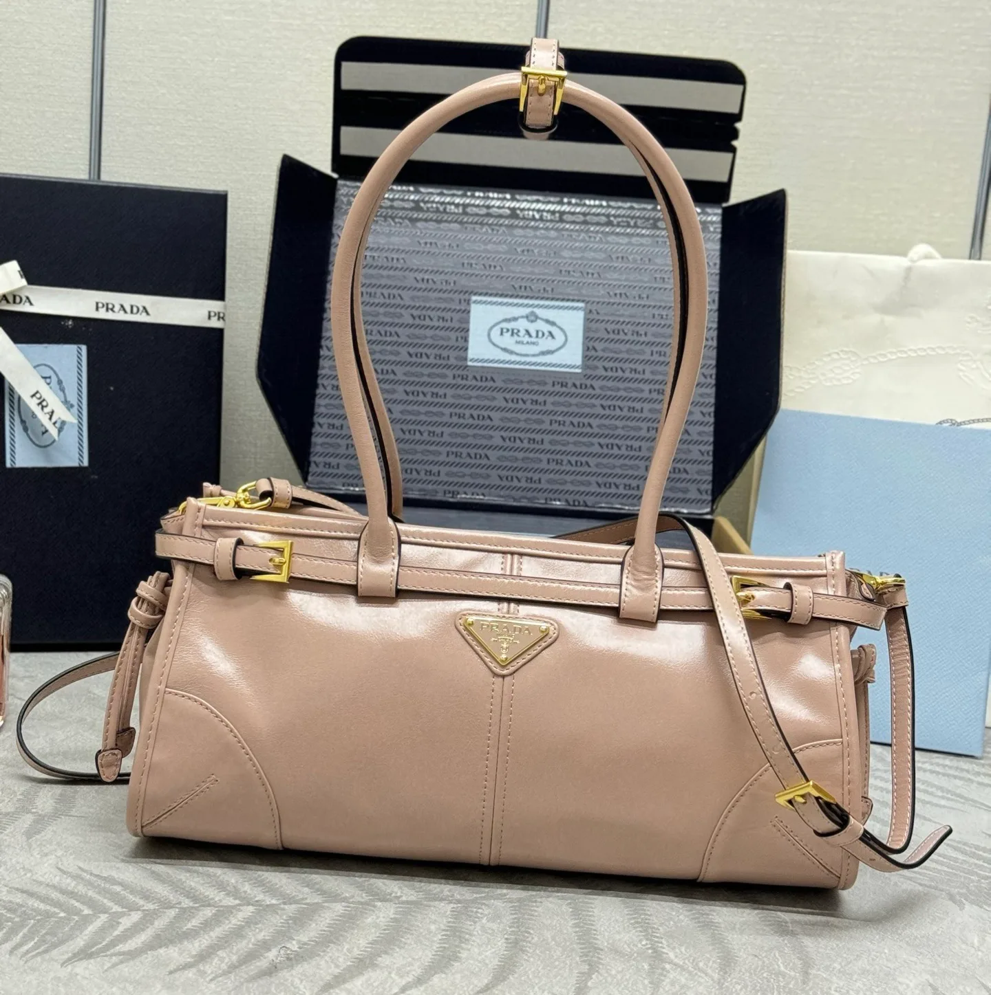 Классические Сумки Женские Prada 11462487