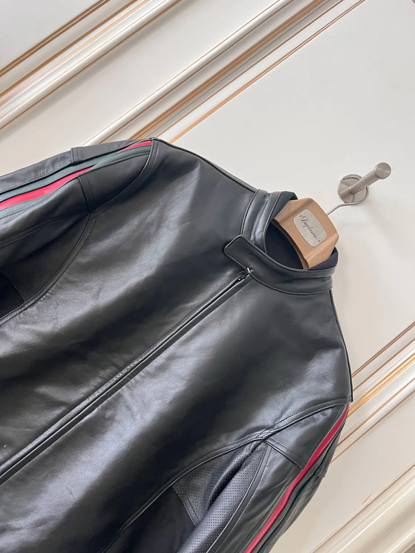 Кожаные Куртки И Дублёнки Женские Gucci 18408974