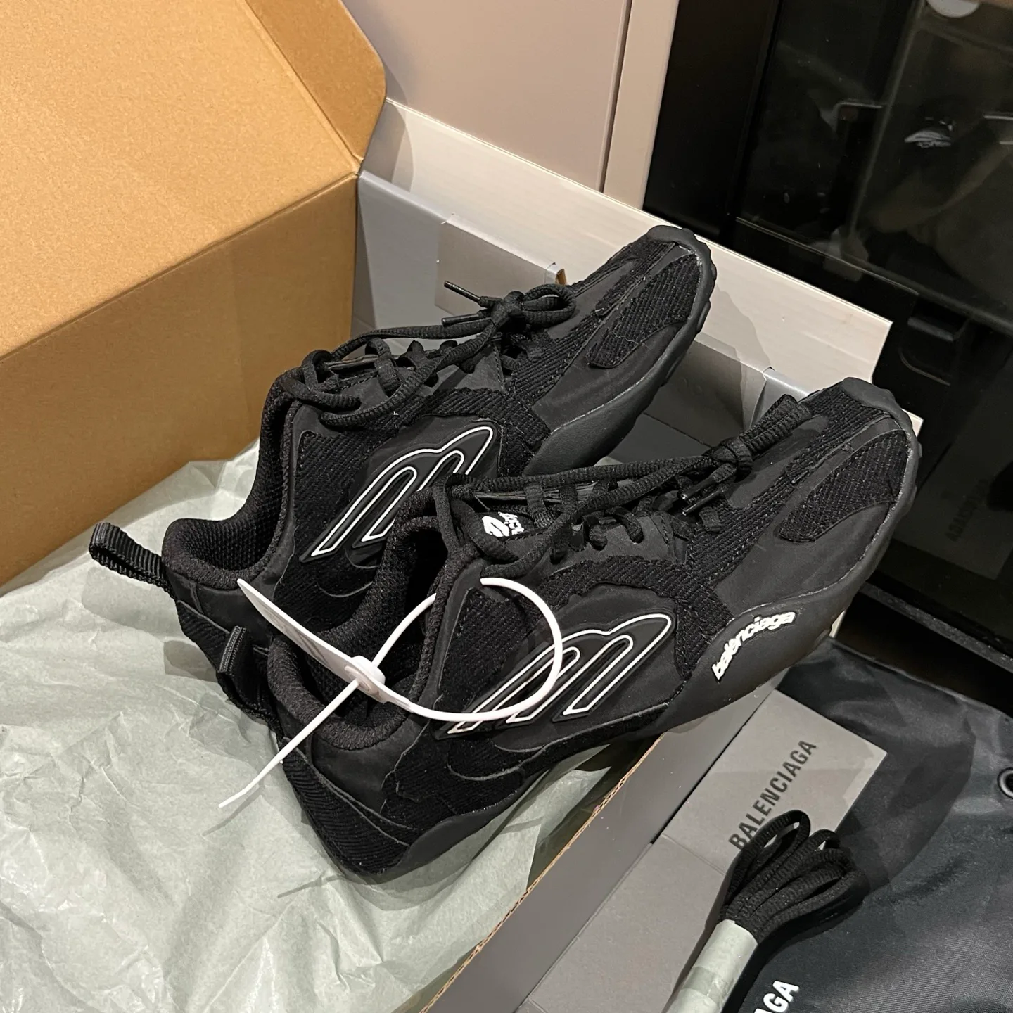 Кроссовки Женские Balenciaga 12948698