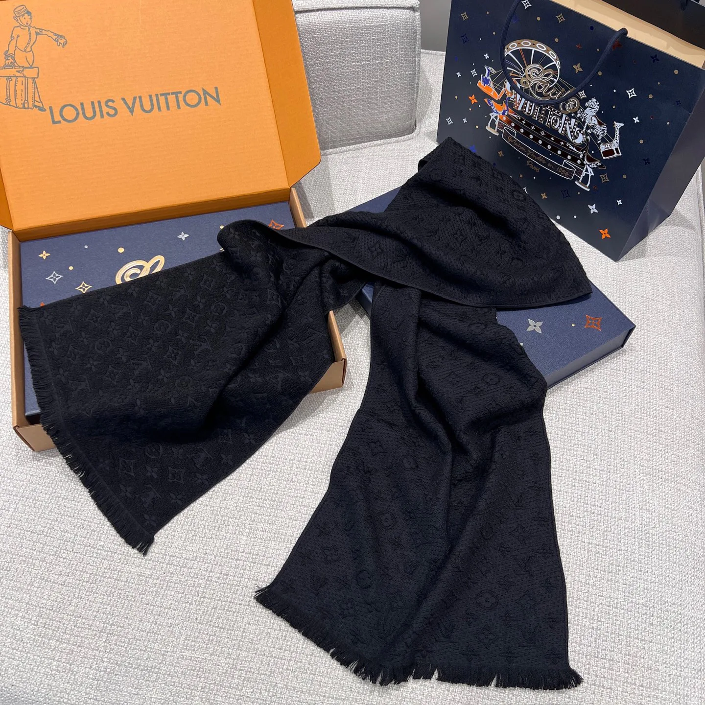 Шарфы Louis Vuitton 17945580