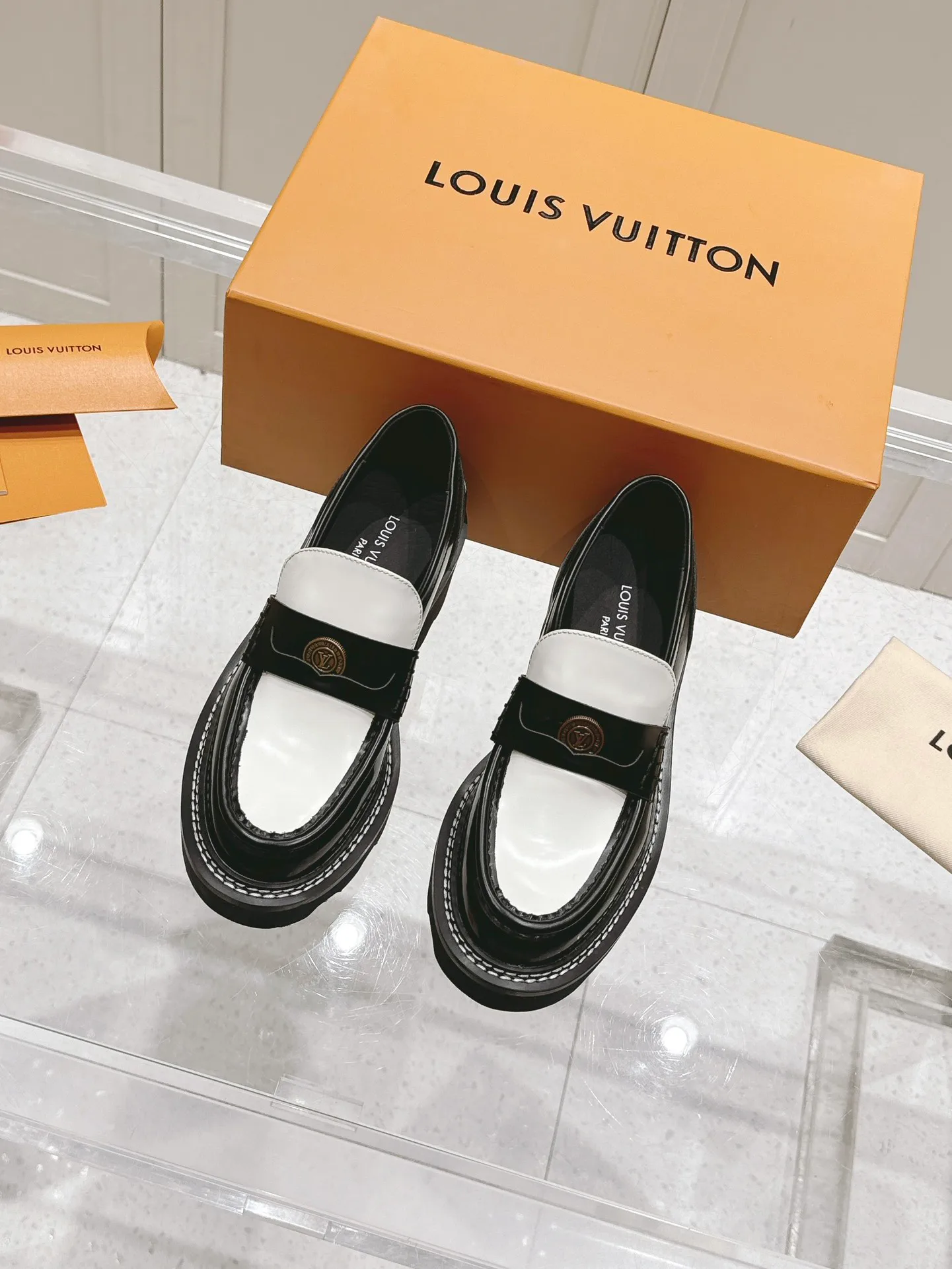 Лоферы Женские Louis Vuitton 18330