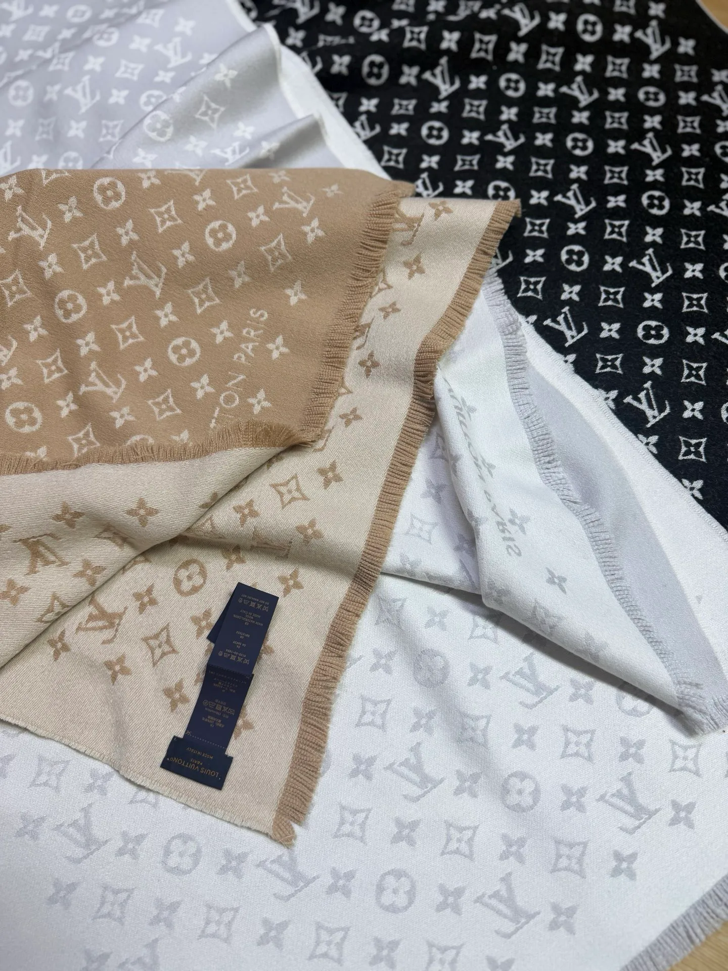 Шарфы Louis Vuitton 18426914