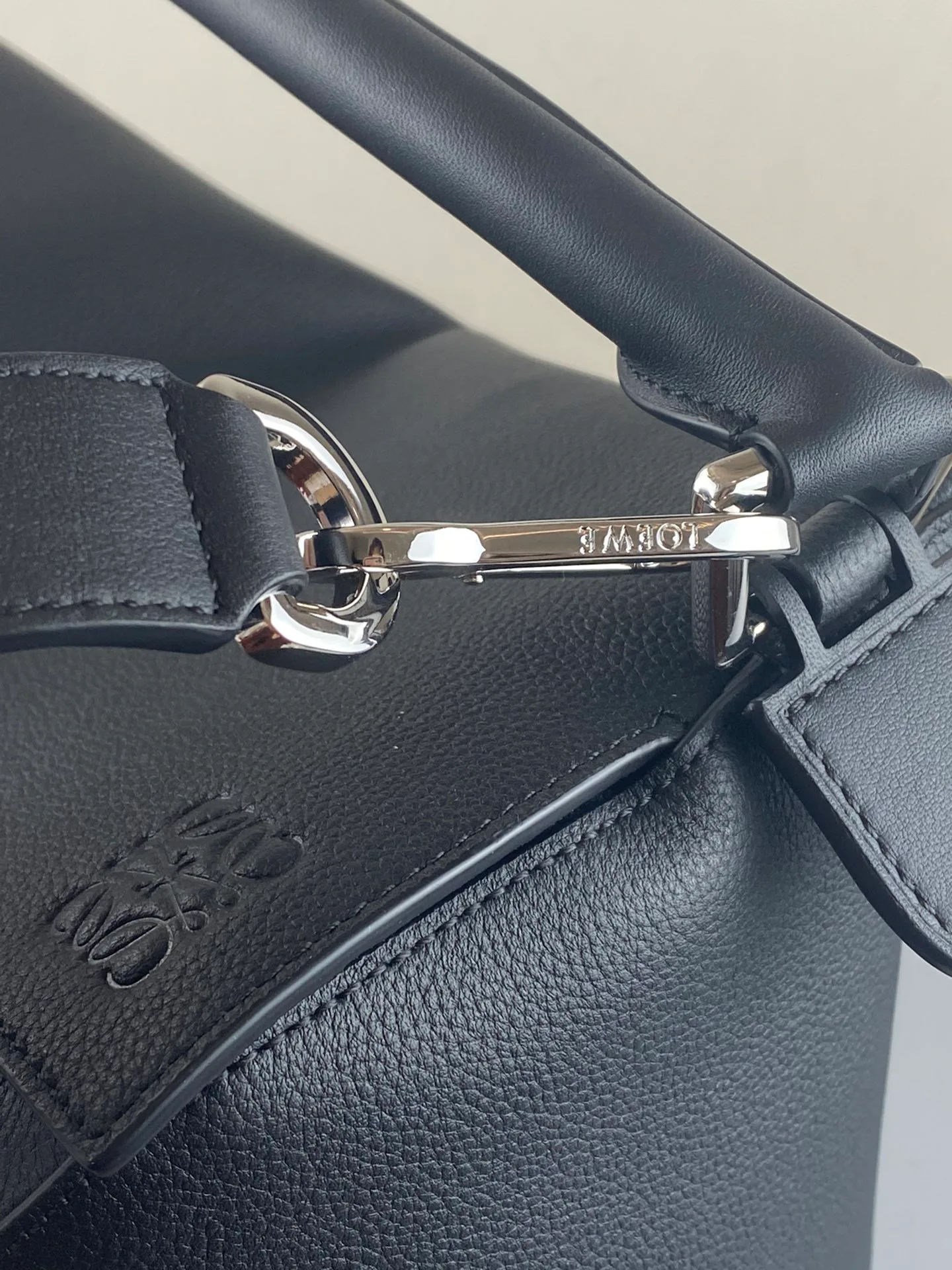 Классические Сумки Женские Loewe 18177572