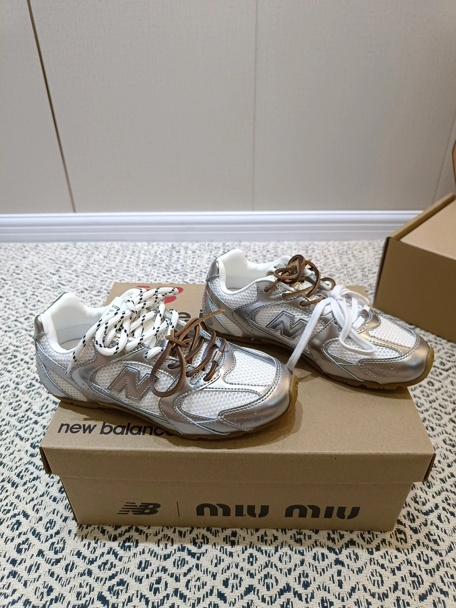Кроссовки Женские Miu Miu 7399606