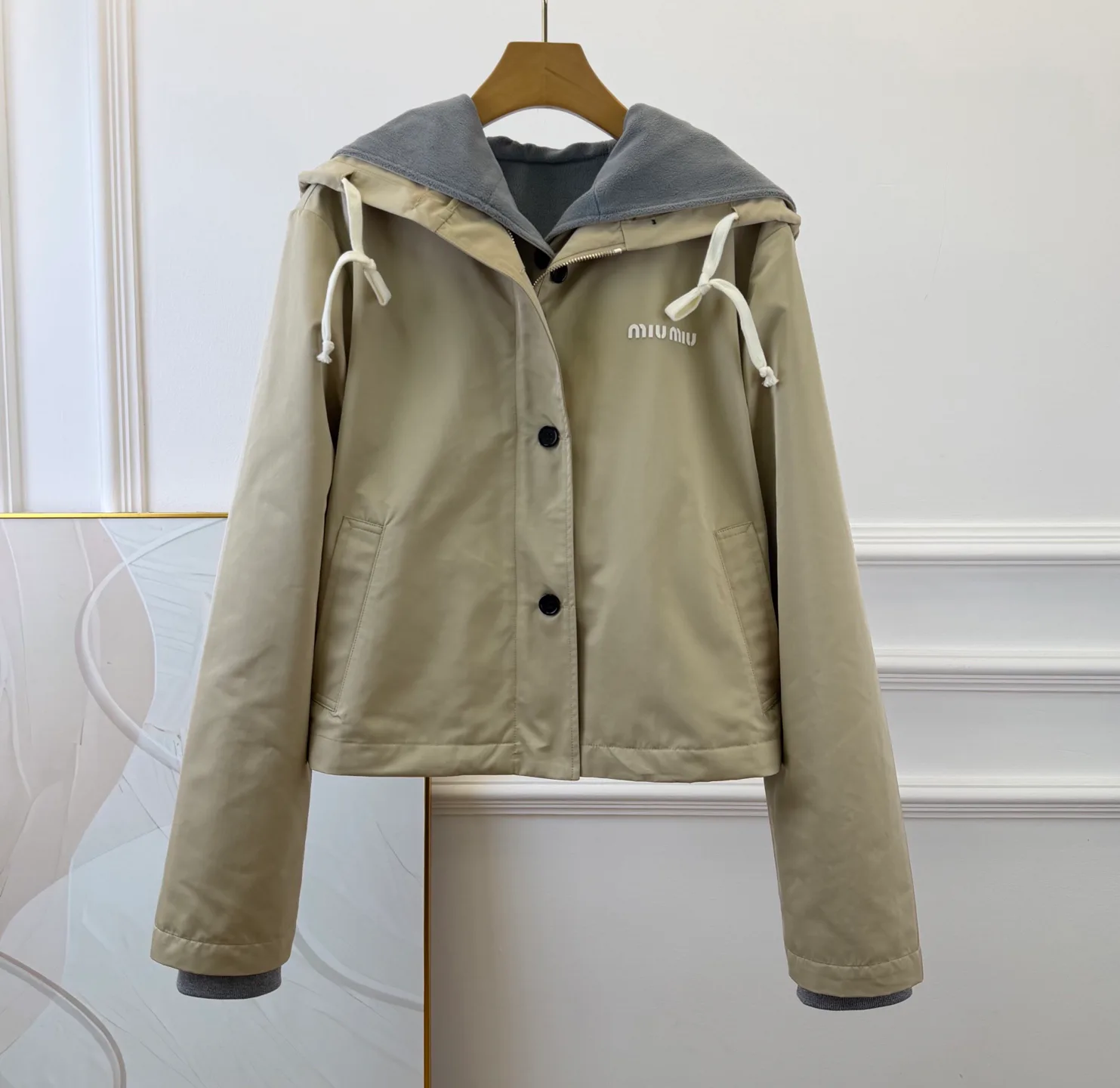 Куртки И Пуховики Женские Miu Miu 18524962