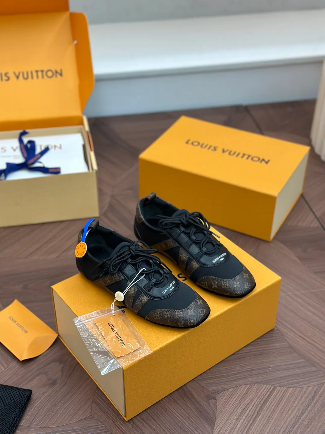 Кроссовки Женские Louis Vuitton 19480033