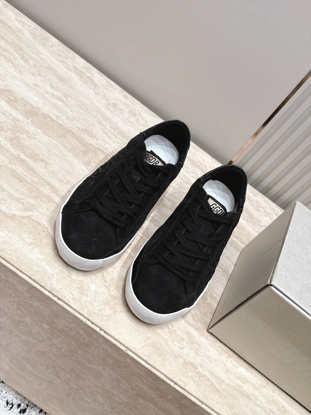 Кроссовки Женские Golden Goose 17963438