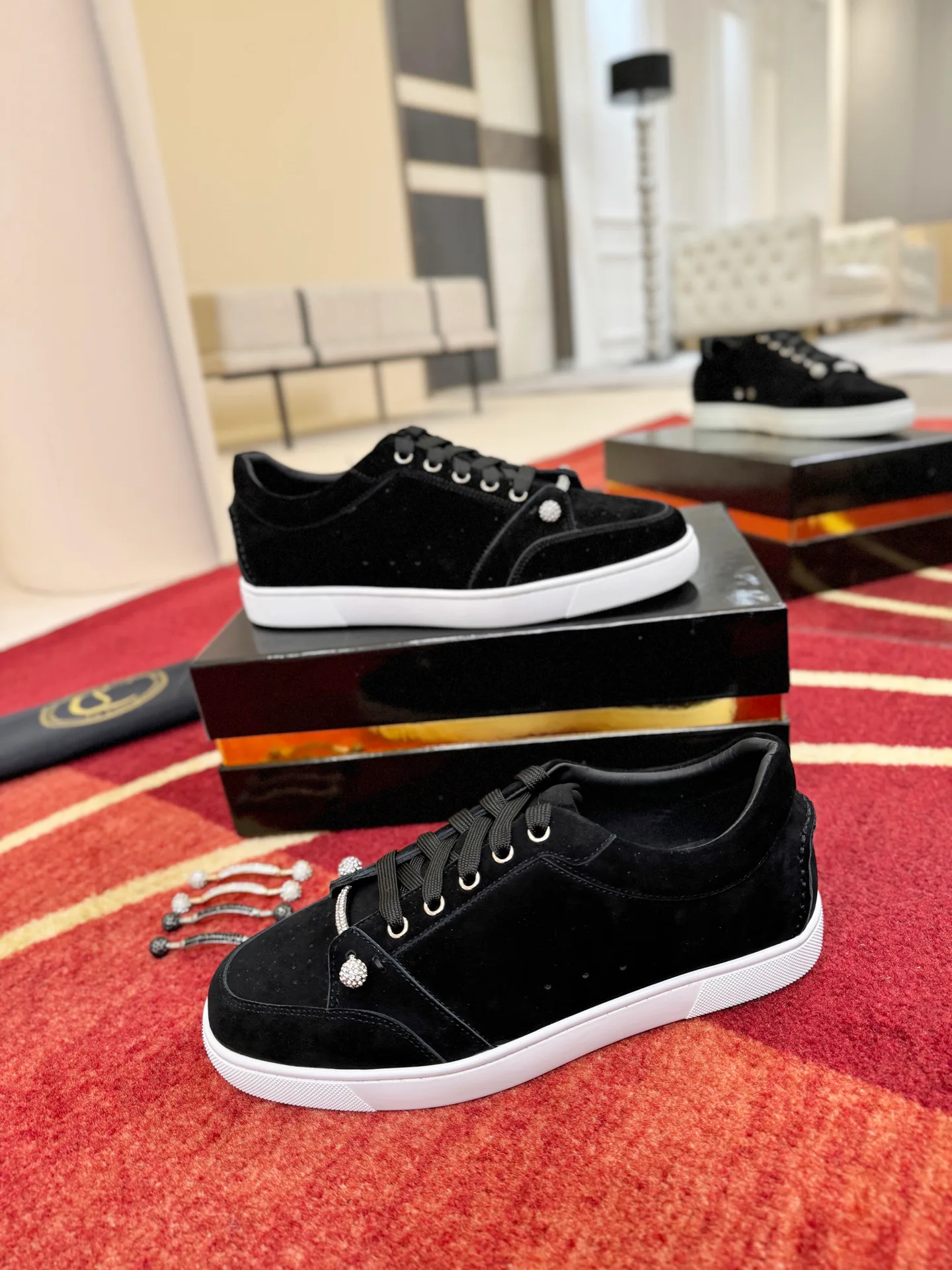 Кроссовки Женские Christian Louboutin 18835395